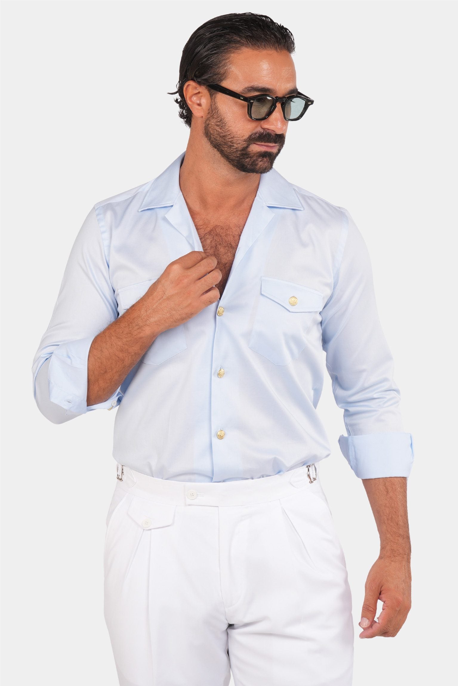Helles Blaues Safari-Hemd