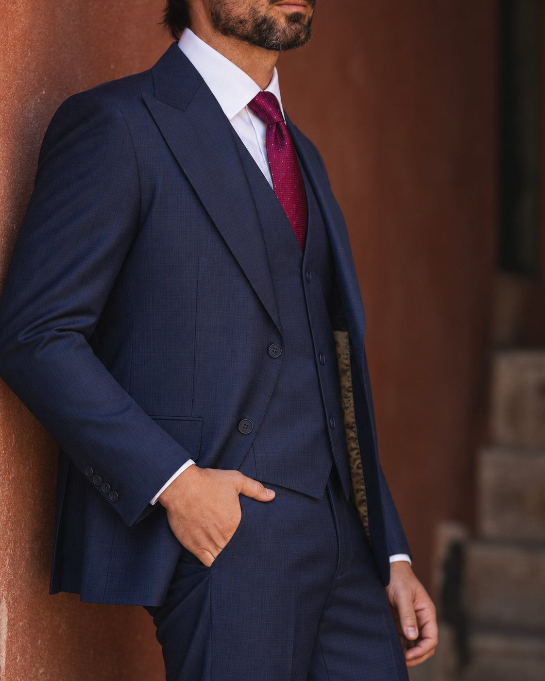 Marineblauer karierter Slim-Fit-Dreiteiler aus Wolle – am Modell