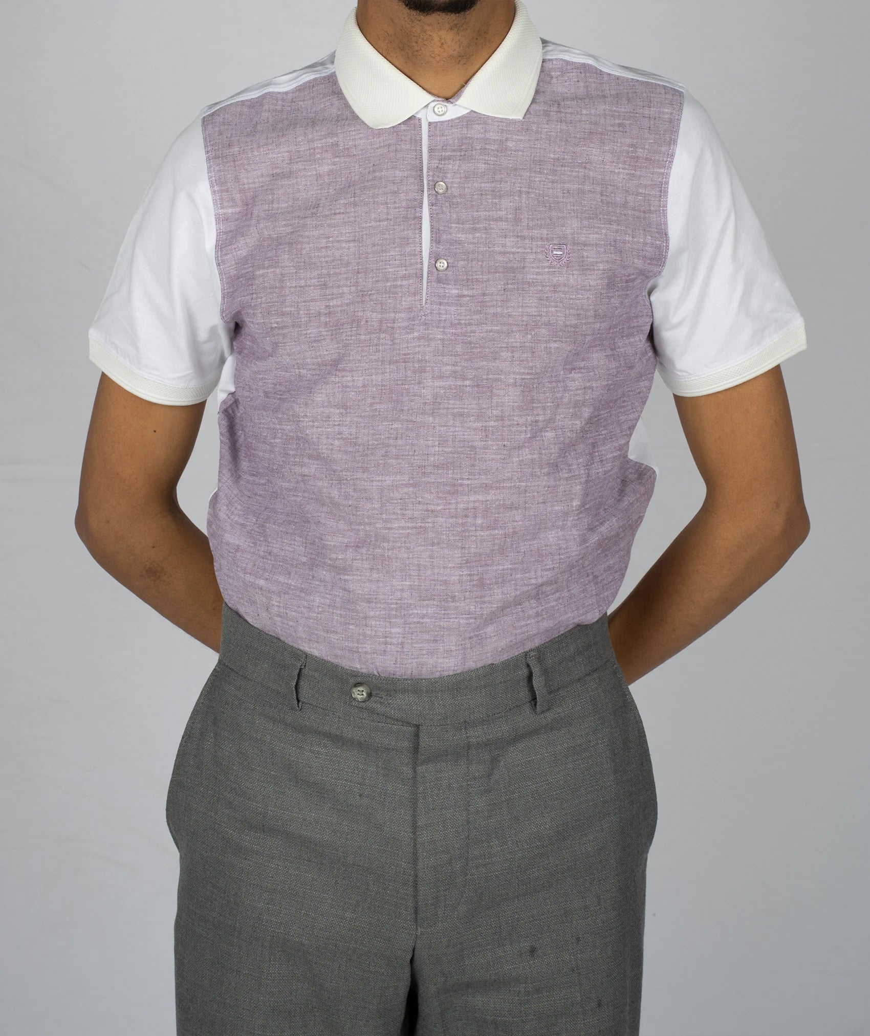 Lila und weiss gemustertes Polo-Shirt aus Baumwolle