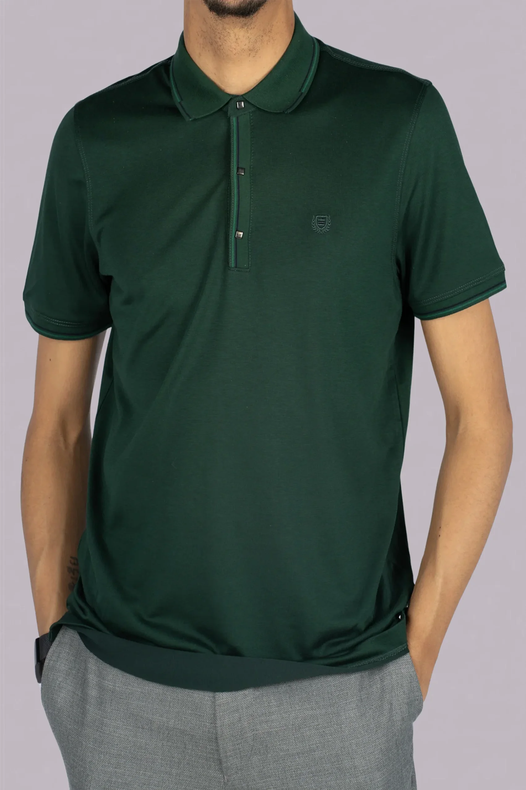 Dunkelgrünes Polo-Shirt aus Baumwolle