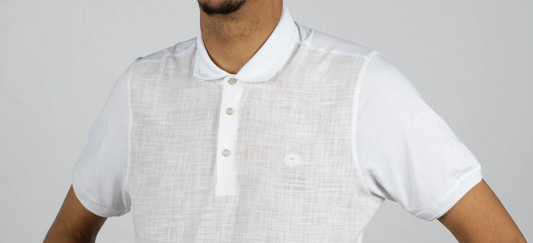 Weißes gemustertes Baumwolle-Poloshirt