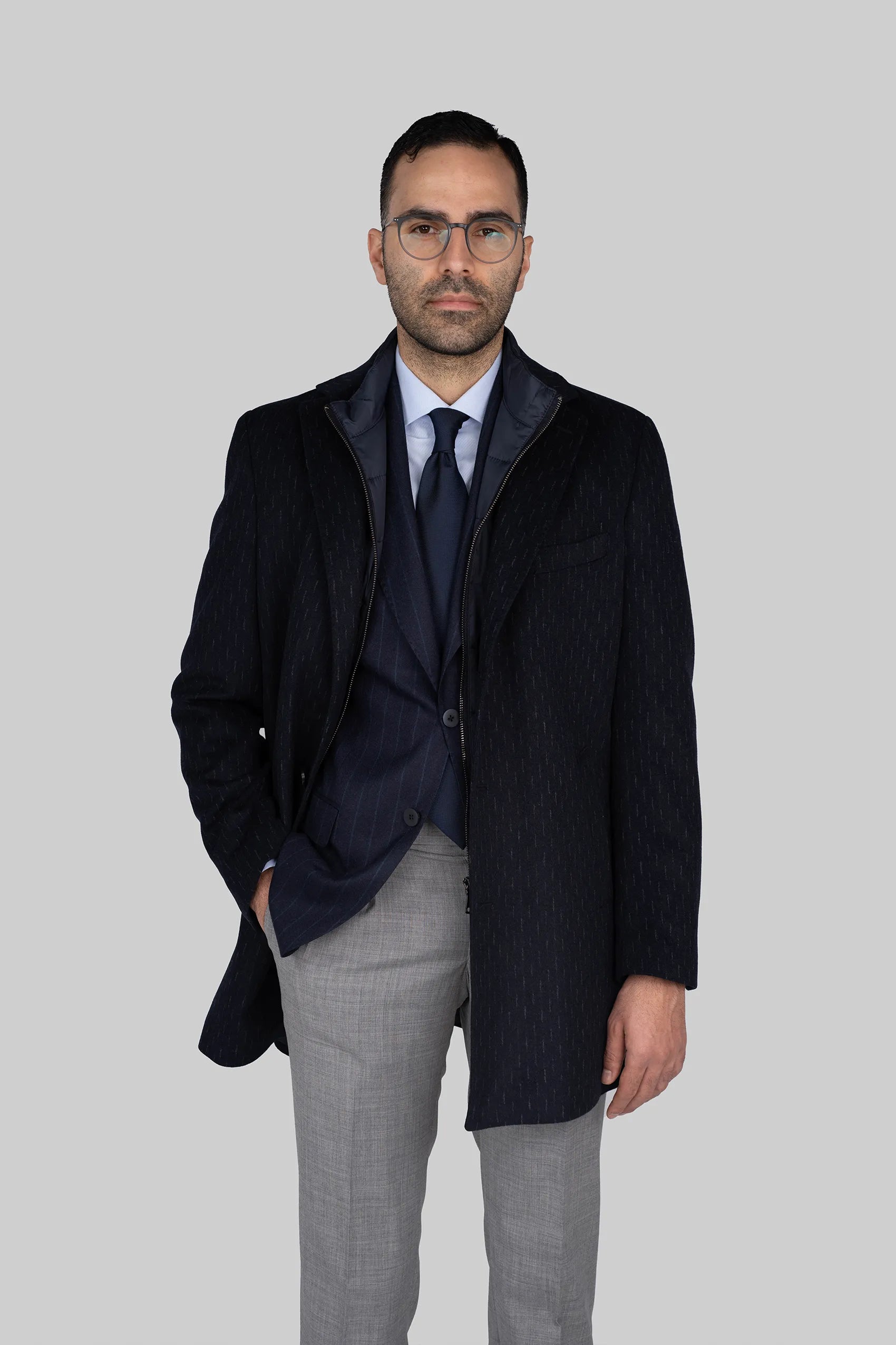 Dunkelblauer italienischer Wollmantel