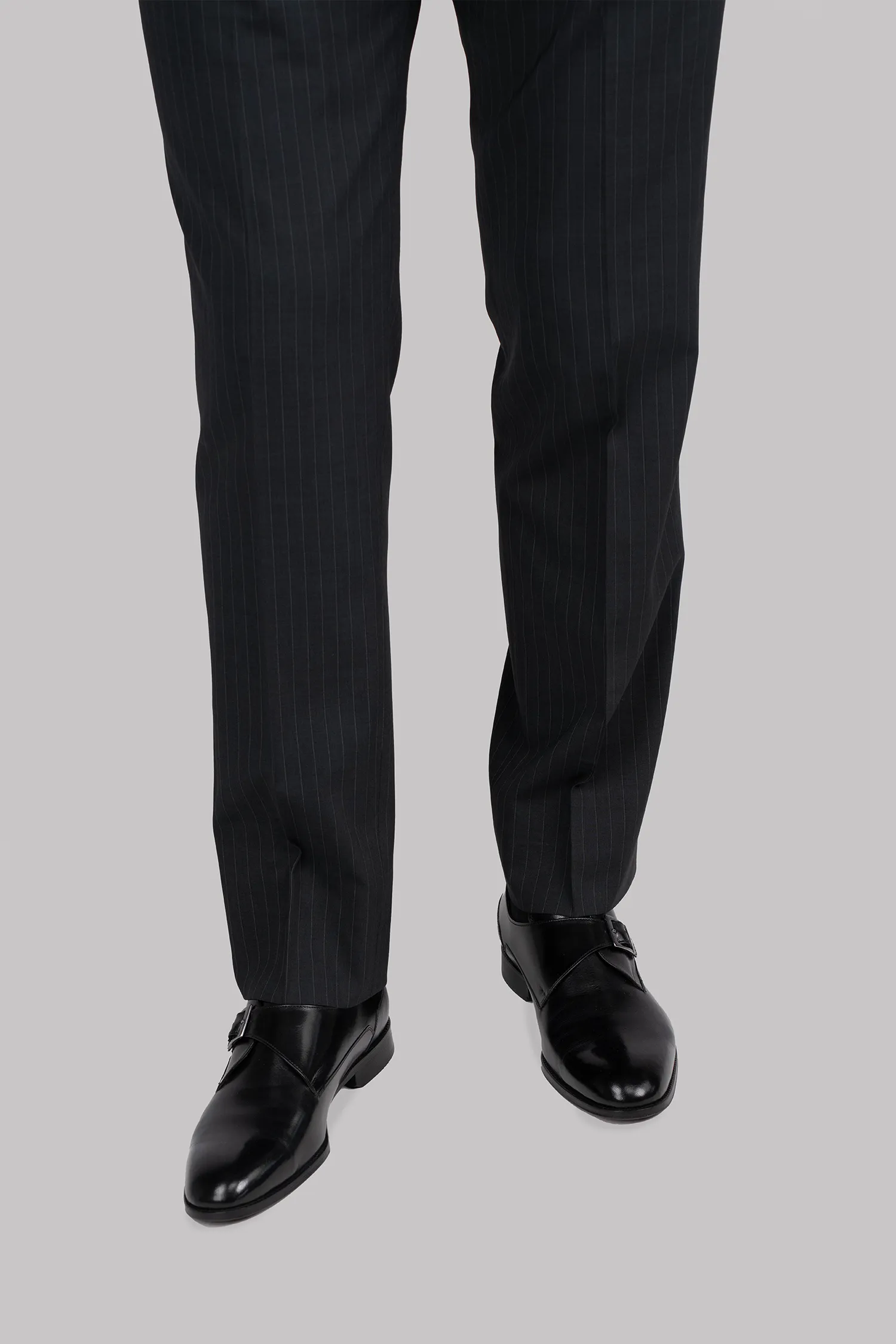 Dunkelgraues Nadelstreifen Zweiteiliges Woll-Anzug mit Tailored Fit