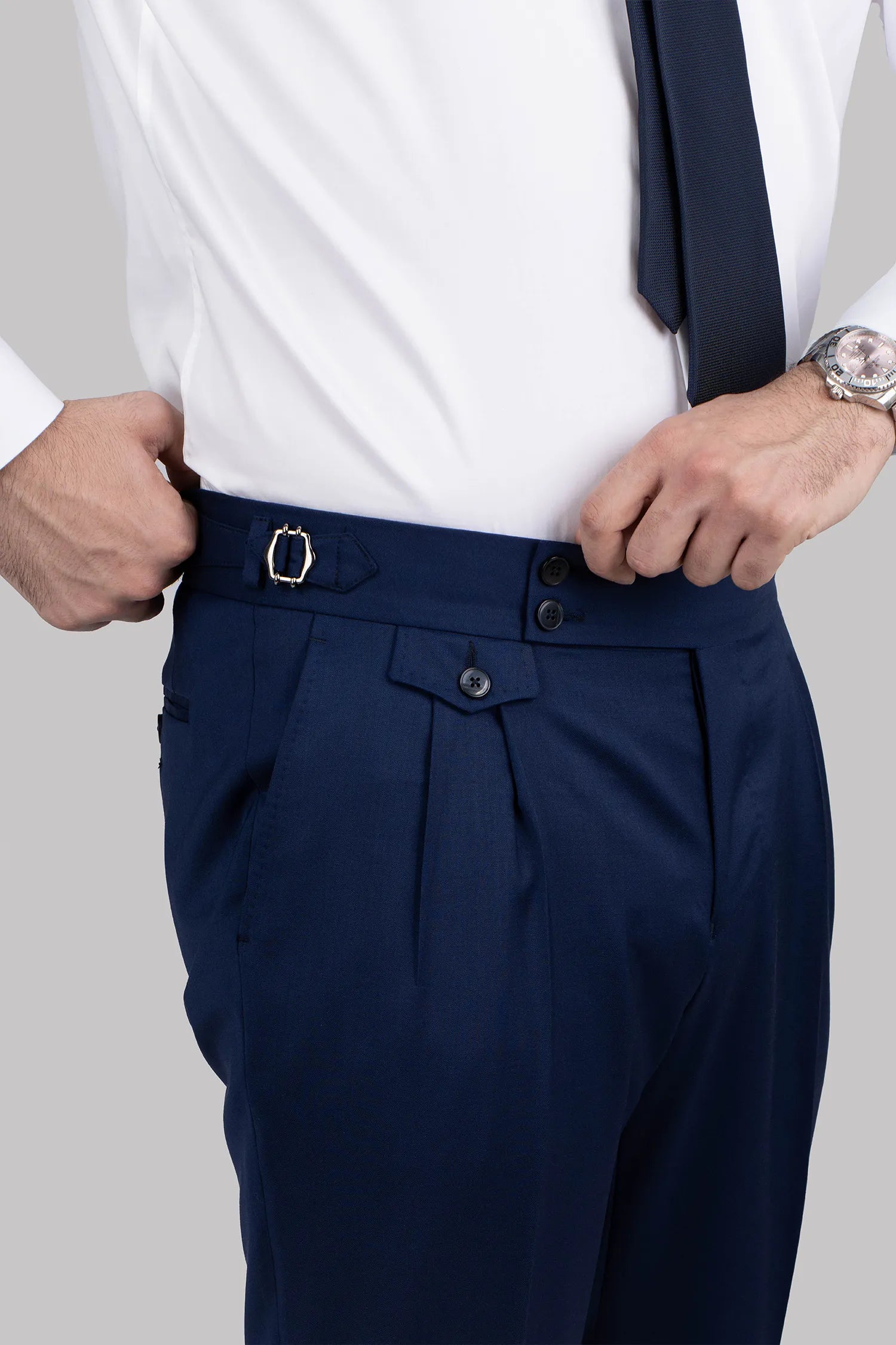 Marineblauer Dreiteiliger Woll-Anzug mit Tailored Fit