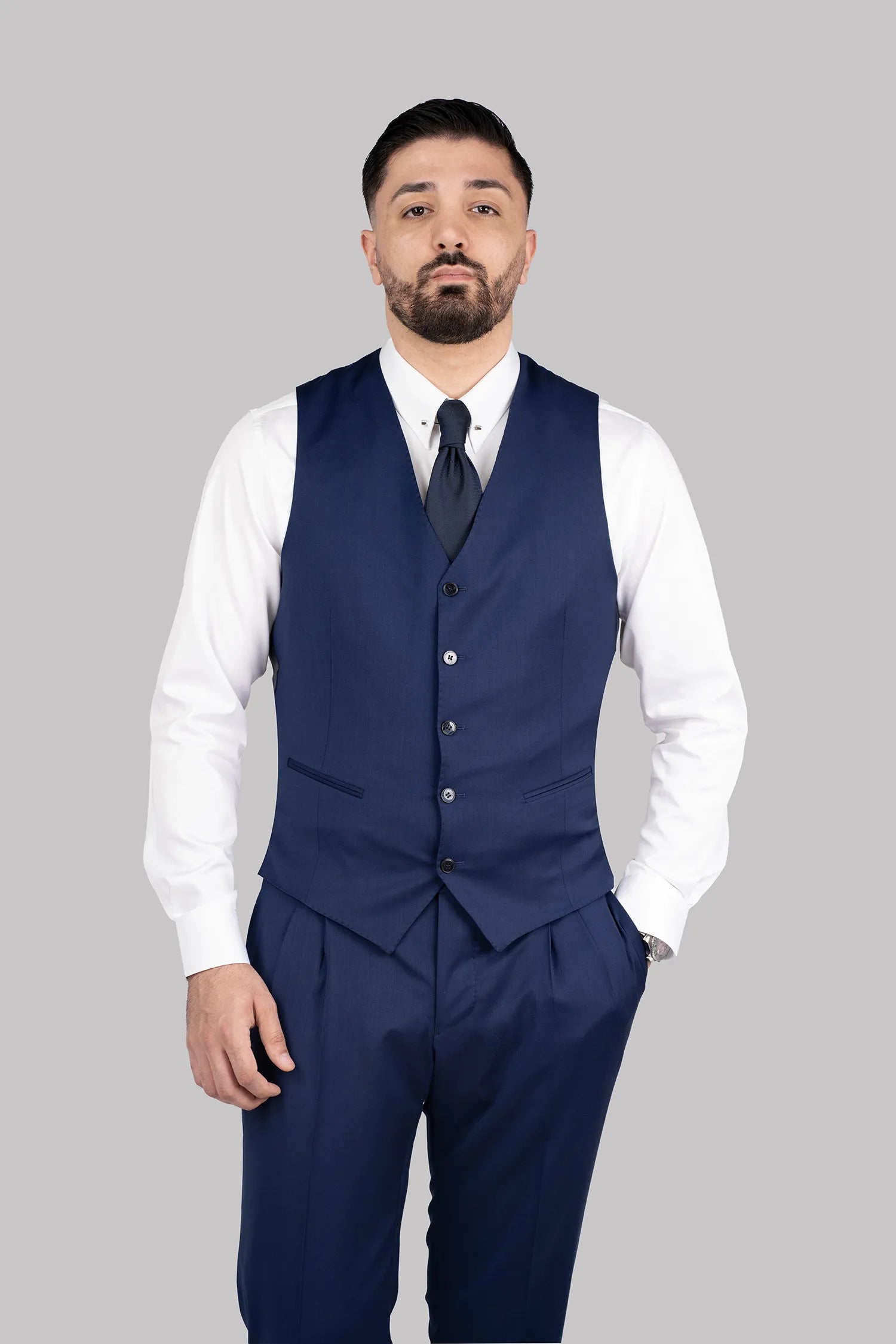 Marineblauer Dreiteiliger Woll-Anzug mit Tailored Fit