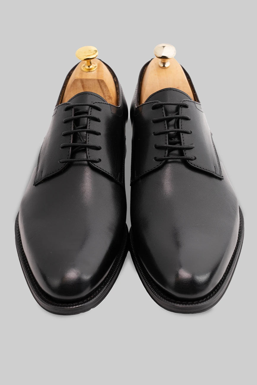 Schwarzer Derby-Schuh aus Kalbsleder