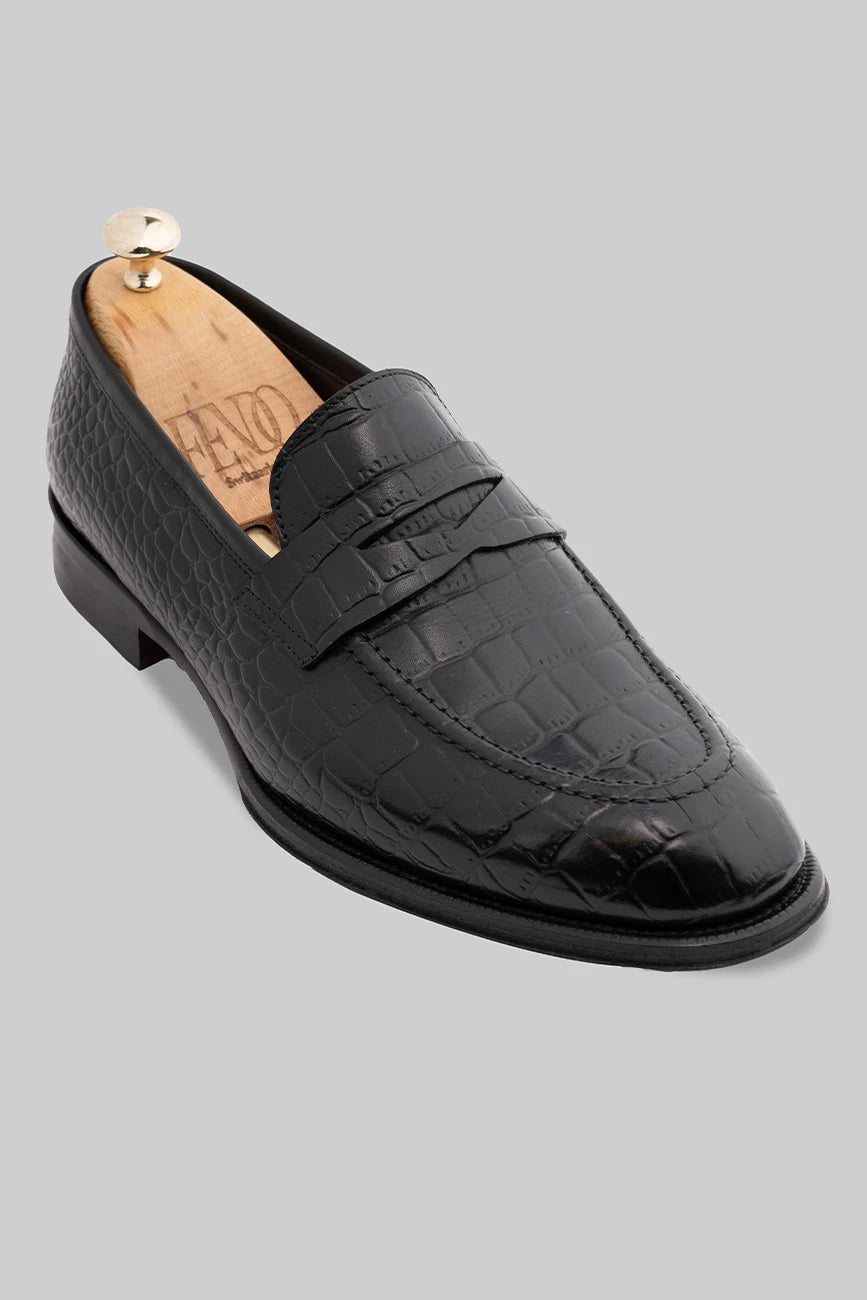 Schwarzer Penny Loafer aus geprägtem Kroko-Leder