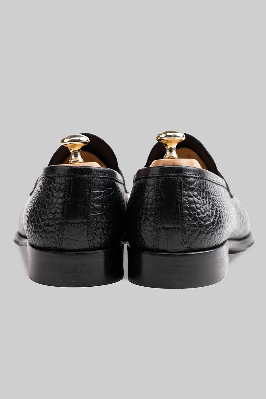 Schwarzer Penny Loafer aus geprägtem Kroko-Leder