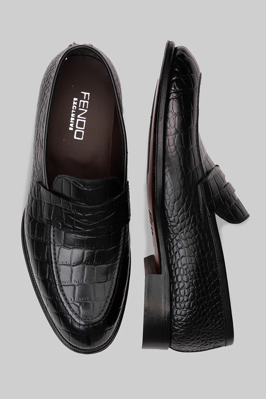 Schwarzer Penny Loafer aus geprägtem Kroko-Leder