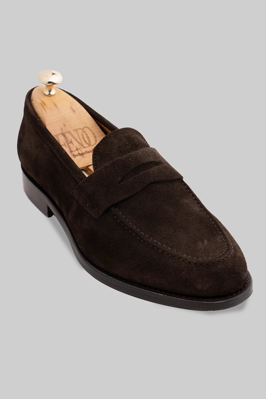 Brauner Penny Loafer aus Veloursleder