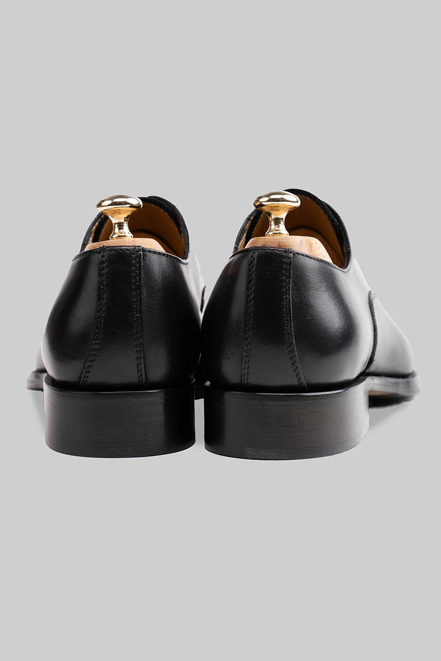 Schwarzer Oxford Cap-Toe-Schuh aus Kalbsleder