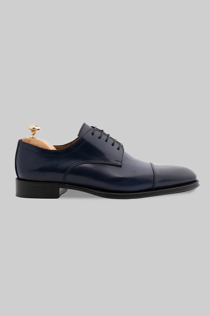 Dunkelblauer Derby-Schuh aus Kalbsleder