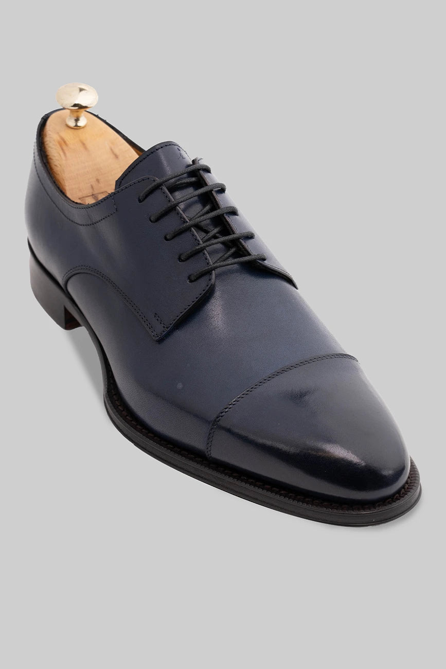 Dunkelblauer Derby-Schuh aus Kalbsleder
