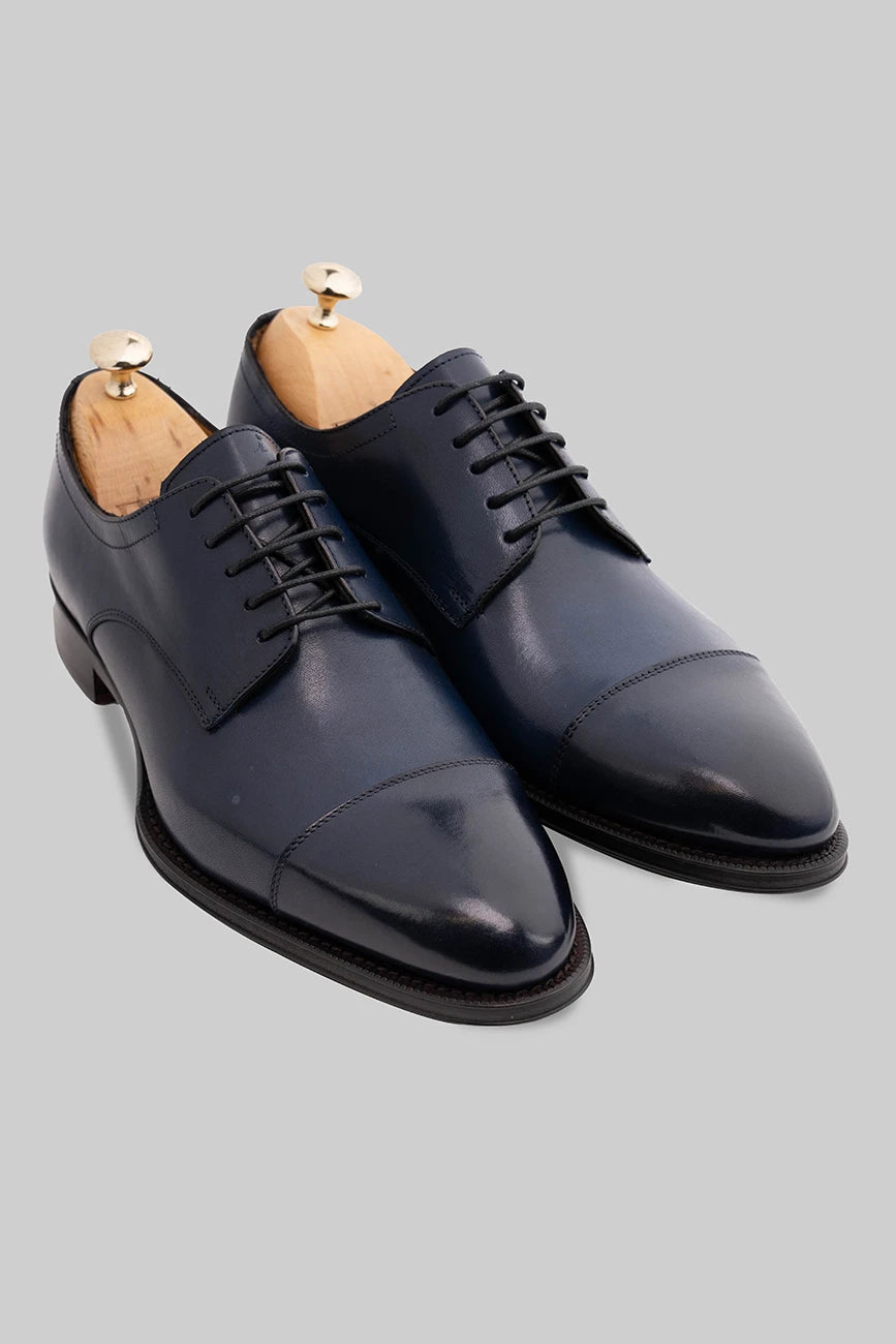 Dunkelblauer Derby-Schuh aus Kalbsleder