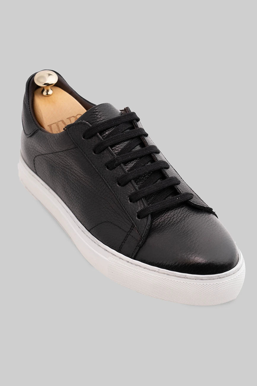 Schwarzer Sneaker aus Hirschleder