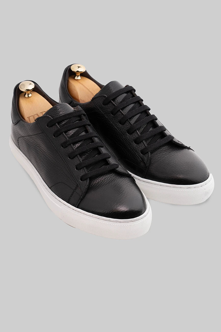 Schwarzer Sneaker aus Hirschleder