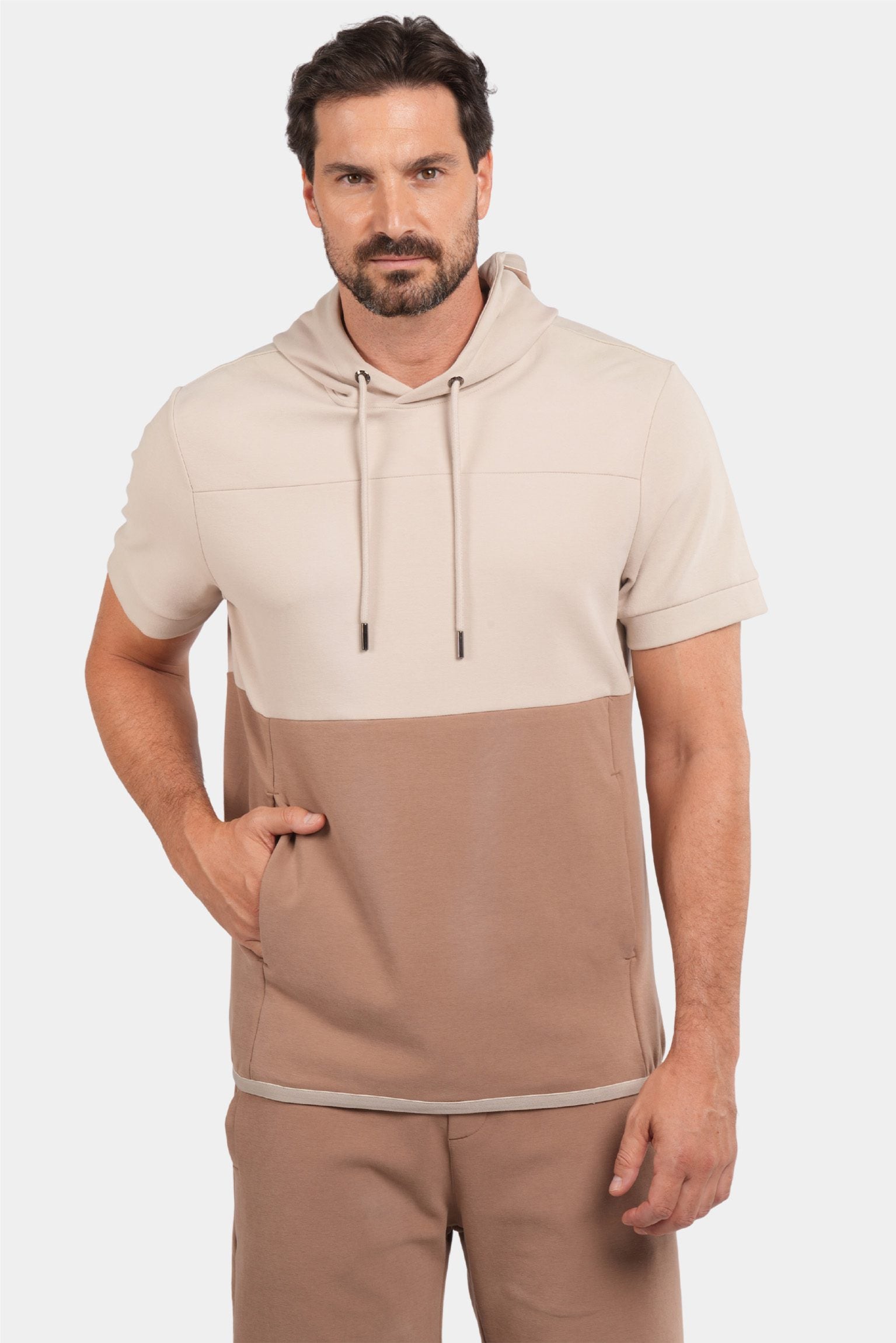 Zweifarbiger Trainingsanzug mit Kurzarm-Hoodie in Beige