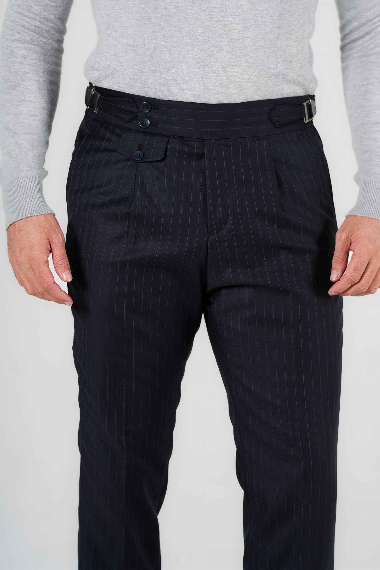 Dunkelblaue Nadelstreifenhose aus italienischer Wolle Tailored Fit