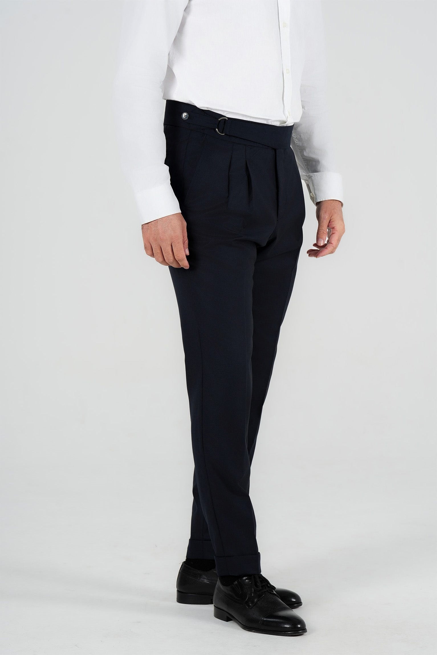 Dunkelblaue Hose aus italienischer Wolle Tailored Fit