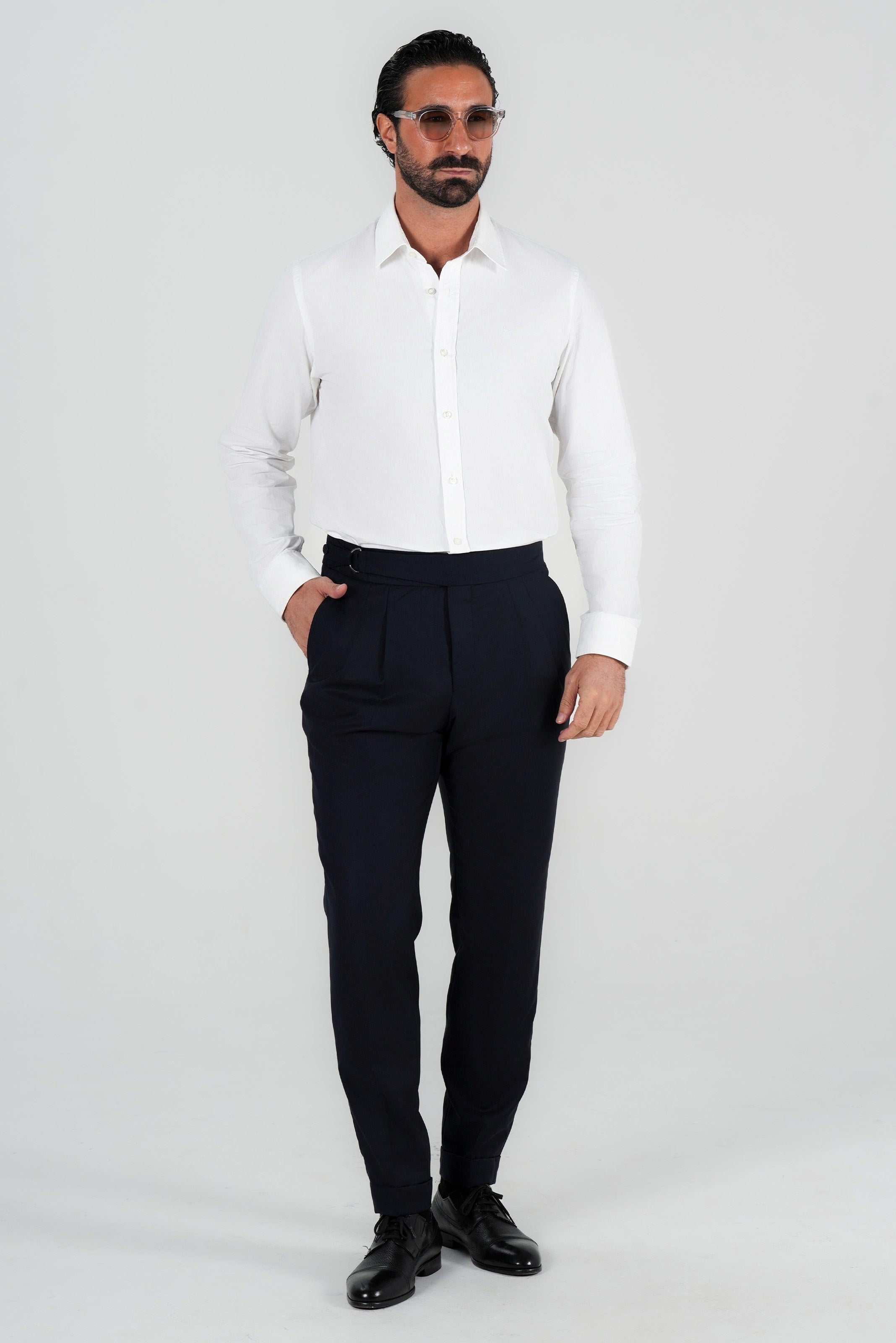 Dunkelblaue Hose aus italienischer Wolle Tailored Fit