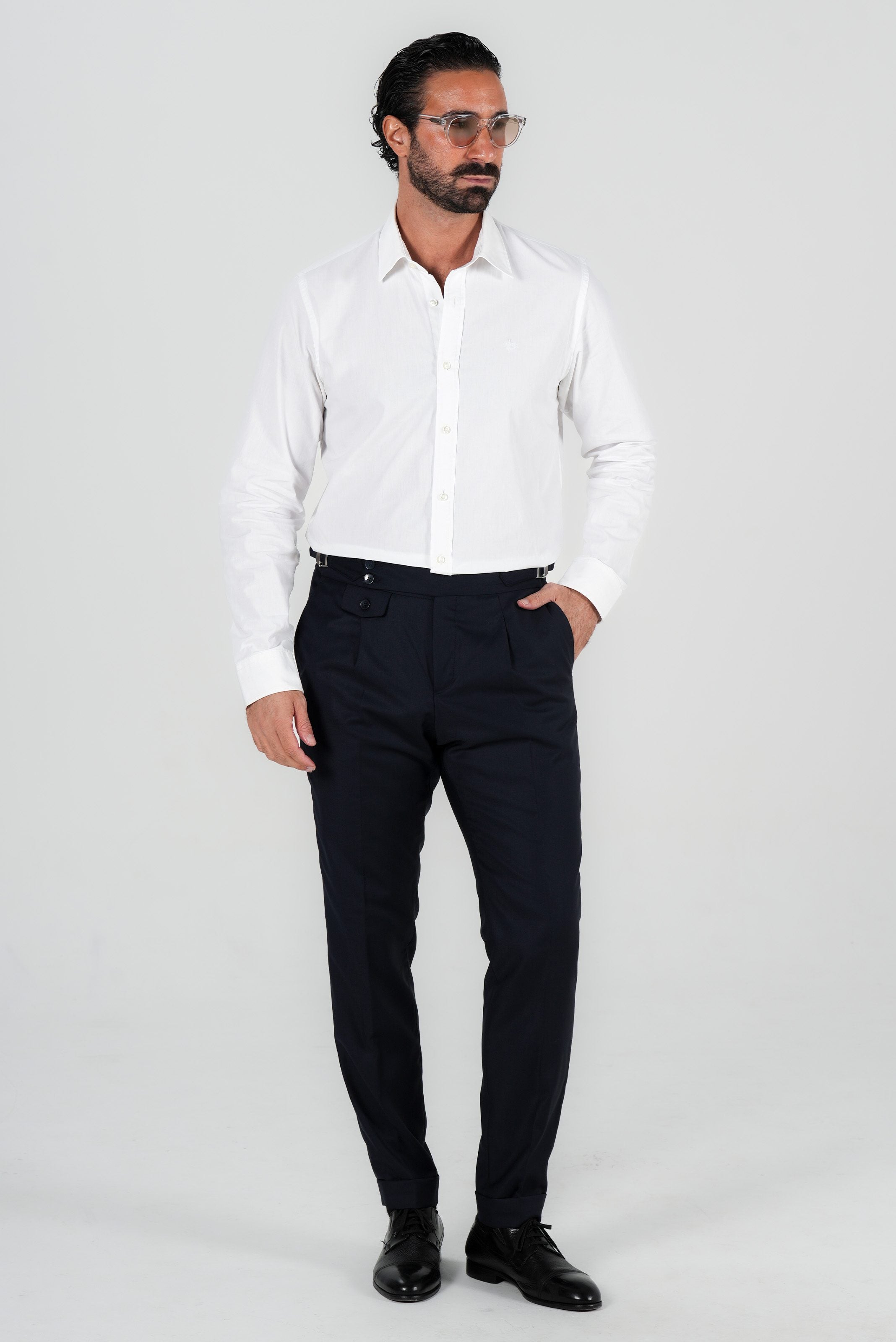 Dunkelblaue Hose aus italienischer Wolle Tailored Fit