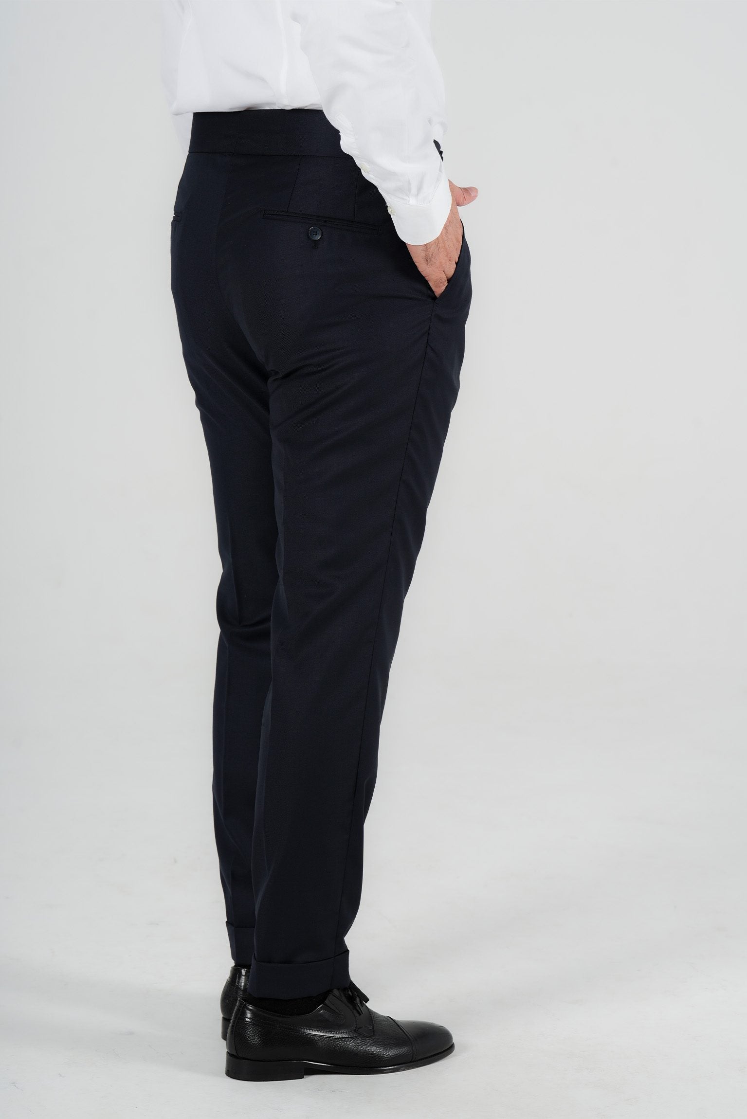 Dunkelblaue Hose aus italienischer Wolle Tailored Fit