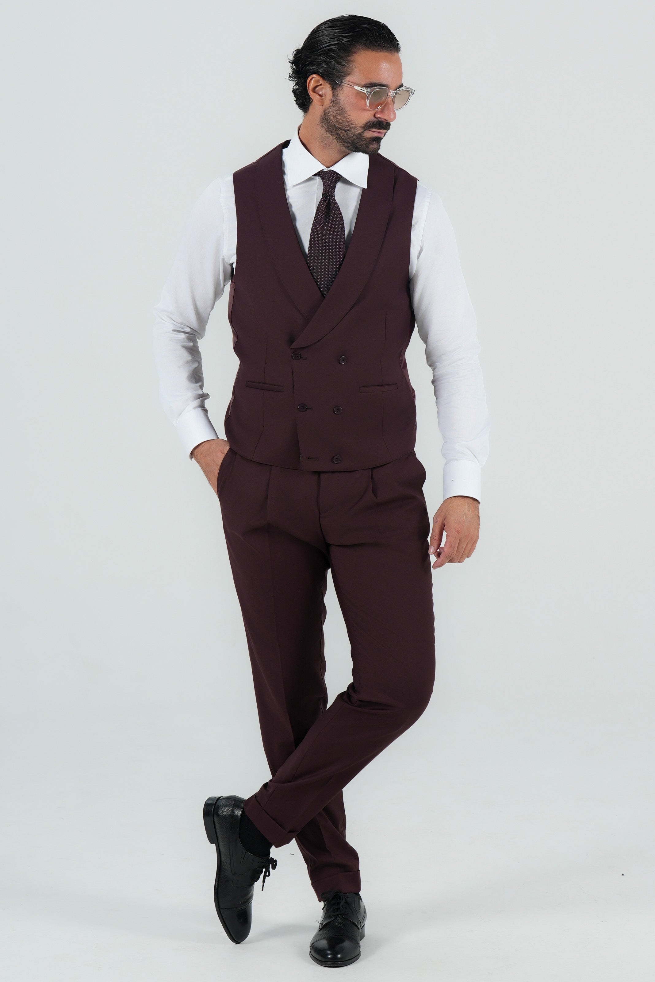 Bordeaux three-piece suit made of Italian wool, slim fit