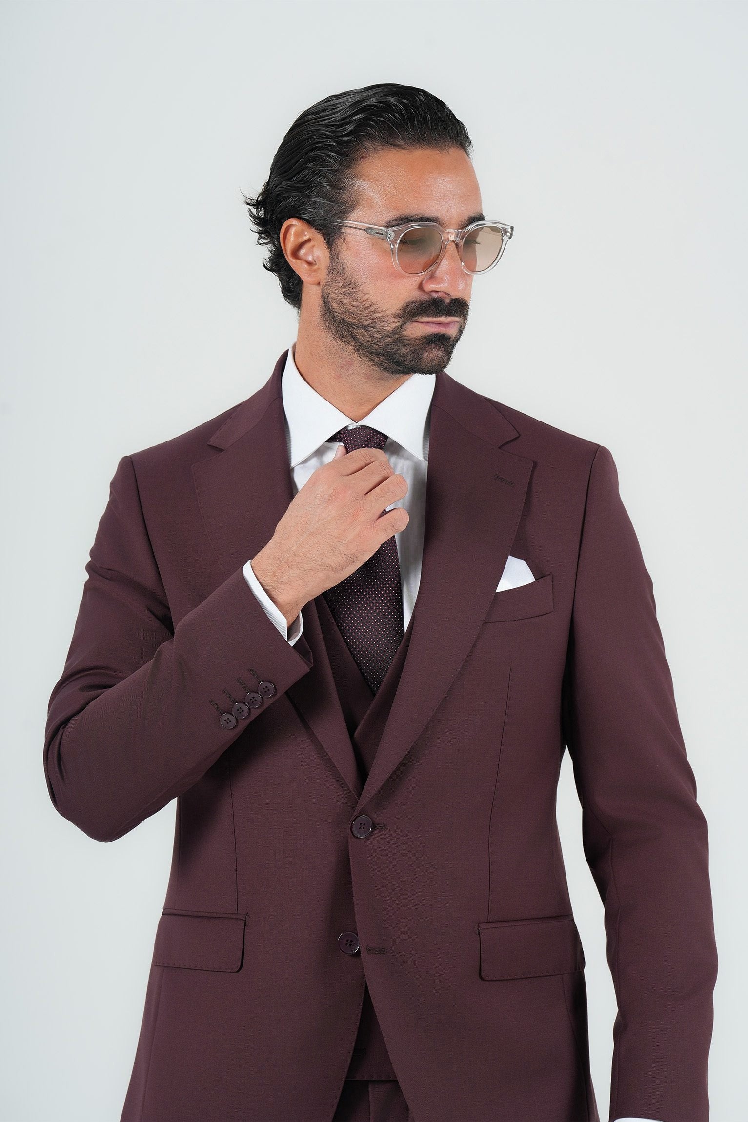 Bordeaux three-piece suit made of Italian wool, slim fit