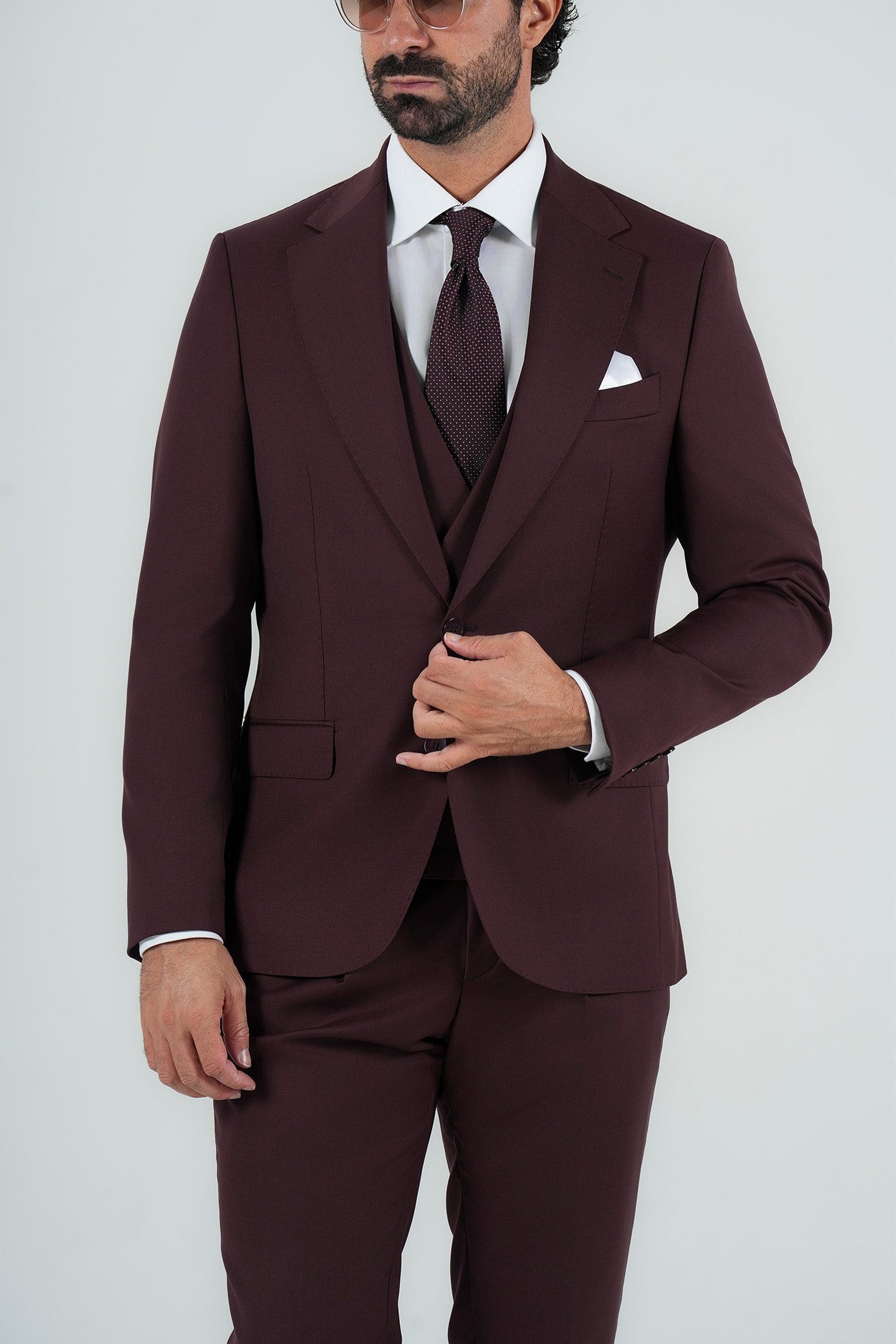 Bordeaux three-piece suit made of Italian wool, slim fit