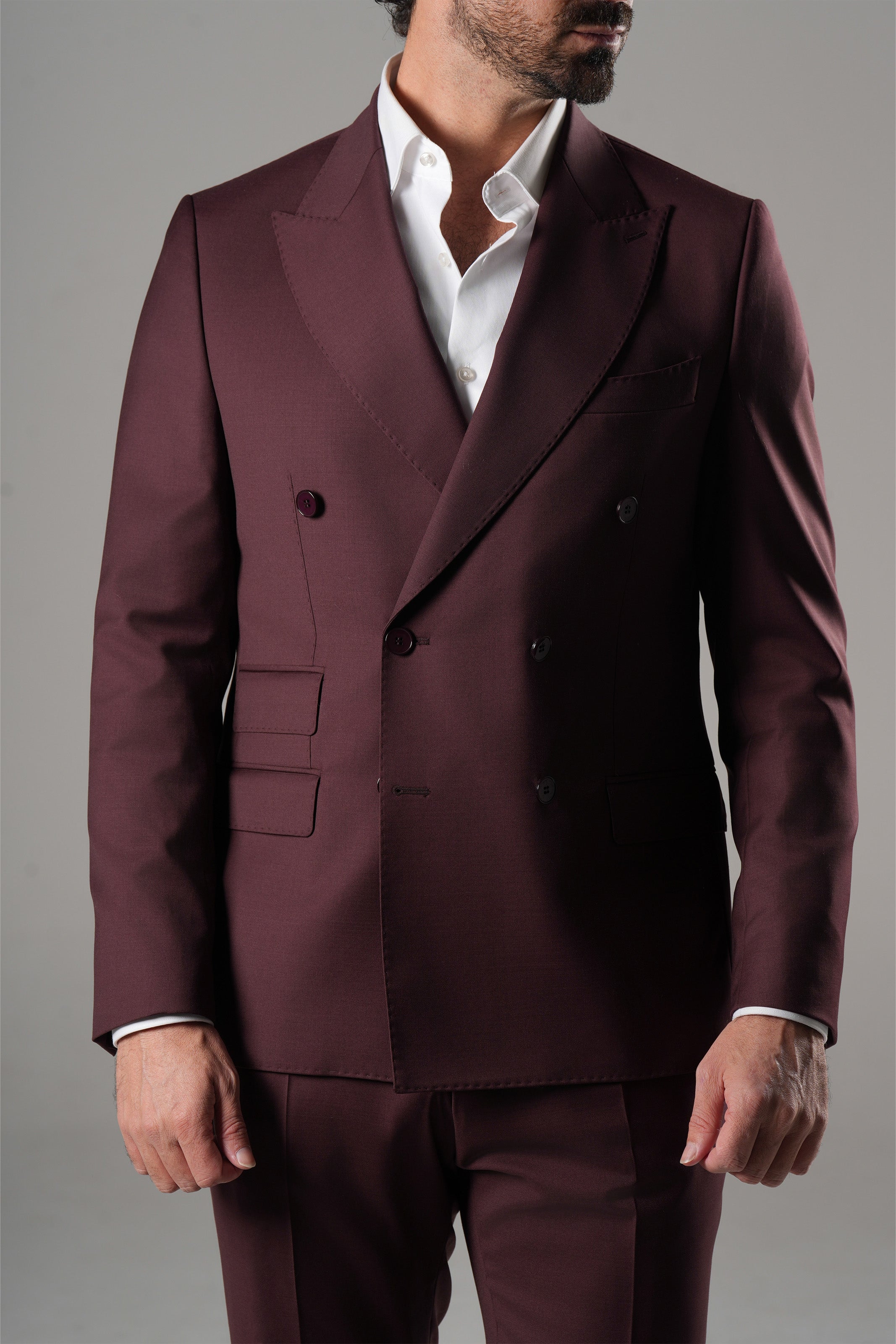 Bordeaux-colored slim-fit double-breasted suit in a wool blend