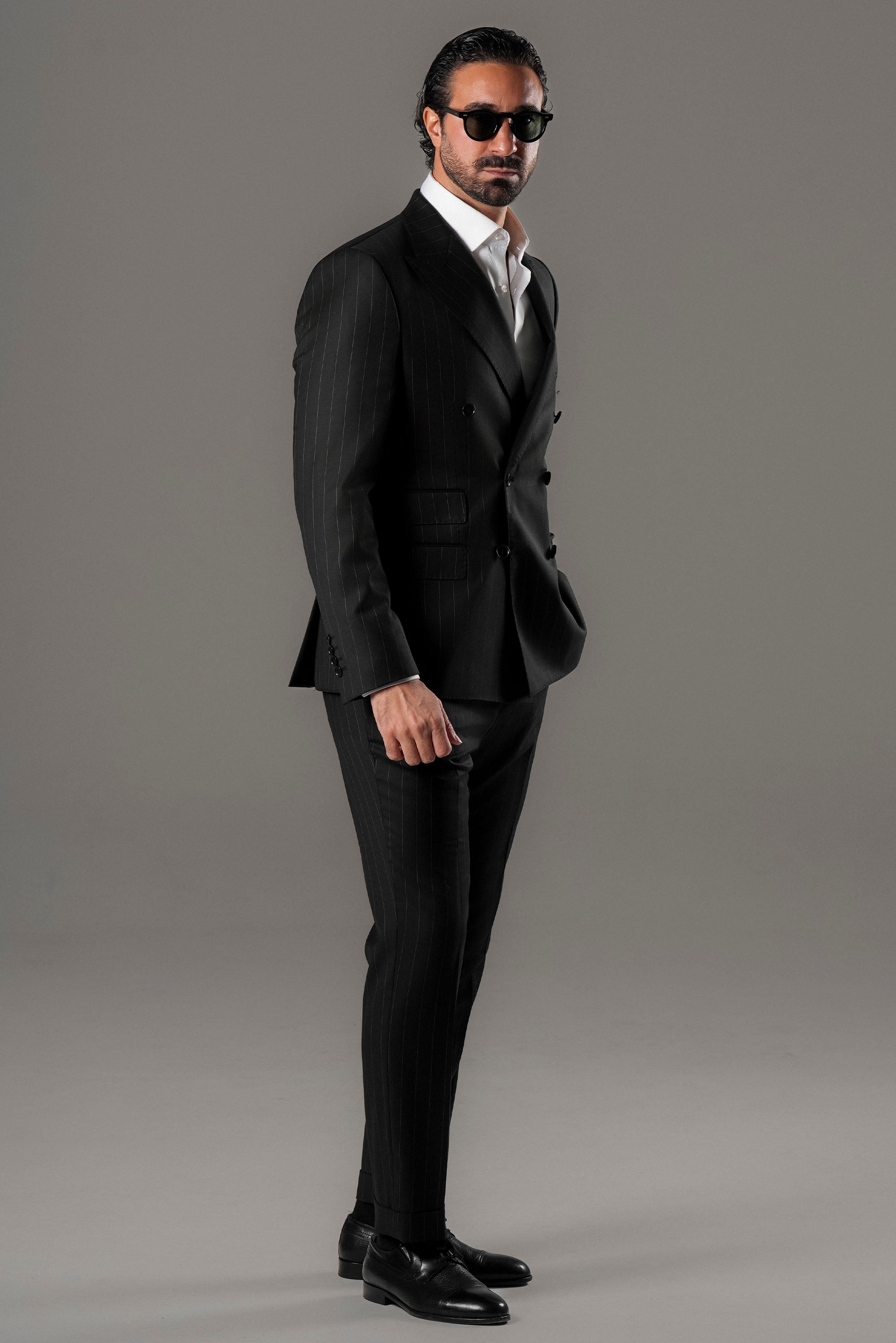 Schwarzer Nadelstreifen Slim-Fit Zweireiher aus Marina Wolle