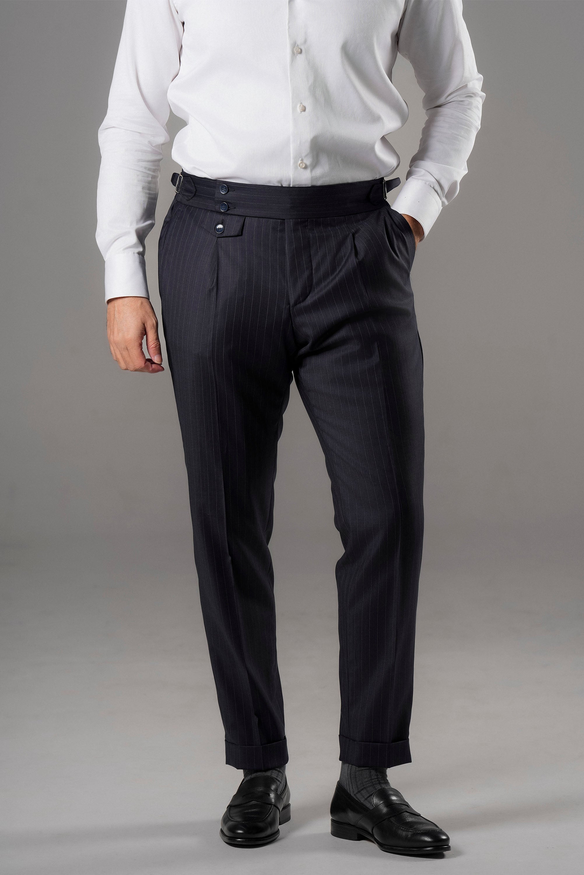 Marineblauer Nadelstreifen-Slim-Fit-Zweireiher aus Wolle