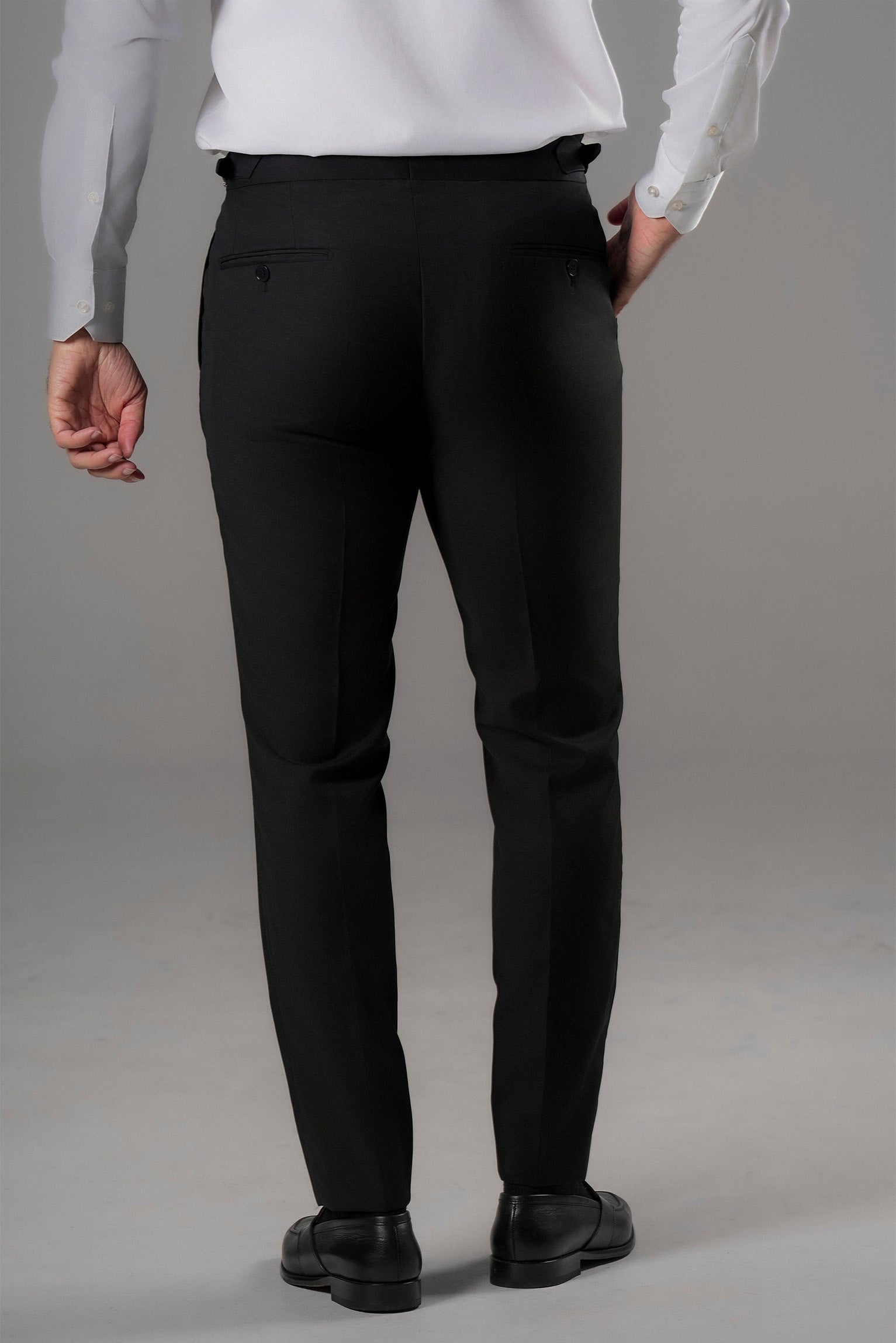 Schwarze Stoffhose aus italienischer Wolle – Tailored Fit