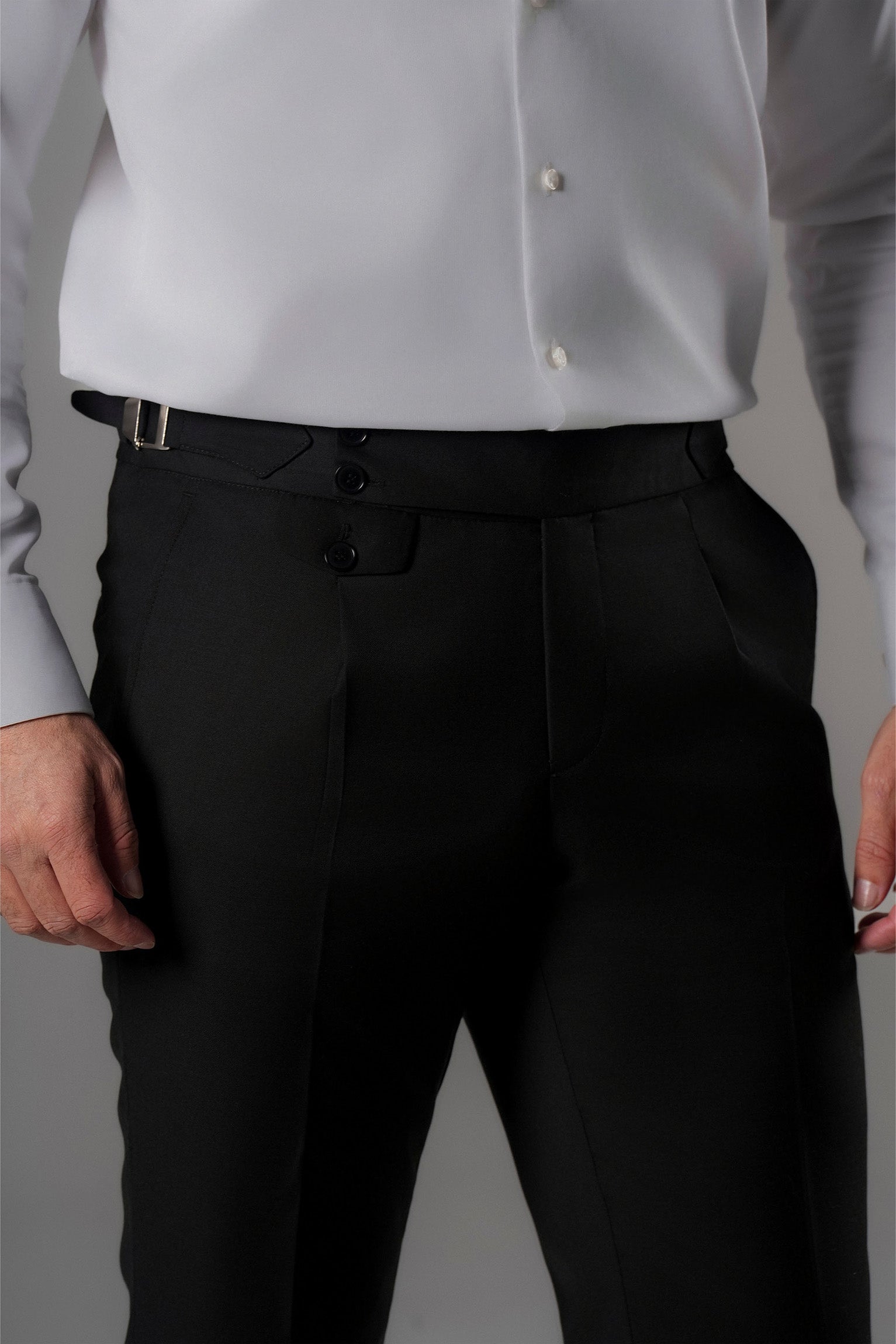 Schwarze Stoffhose aus italienischer Wolle – Tailored Fit
