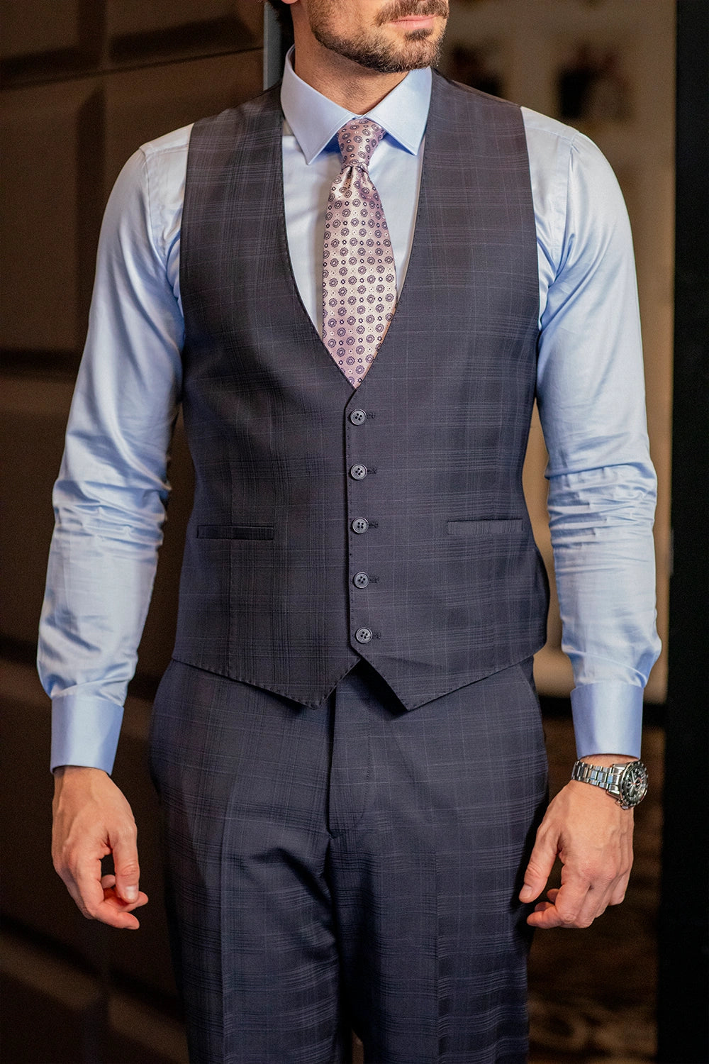 Dunkelblau karierter einreihiger Modern-Fit-Anzug