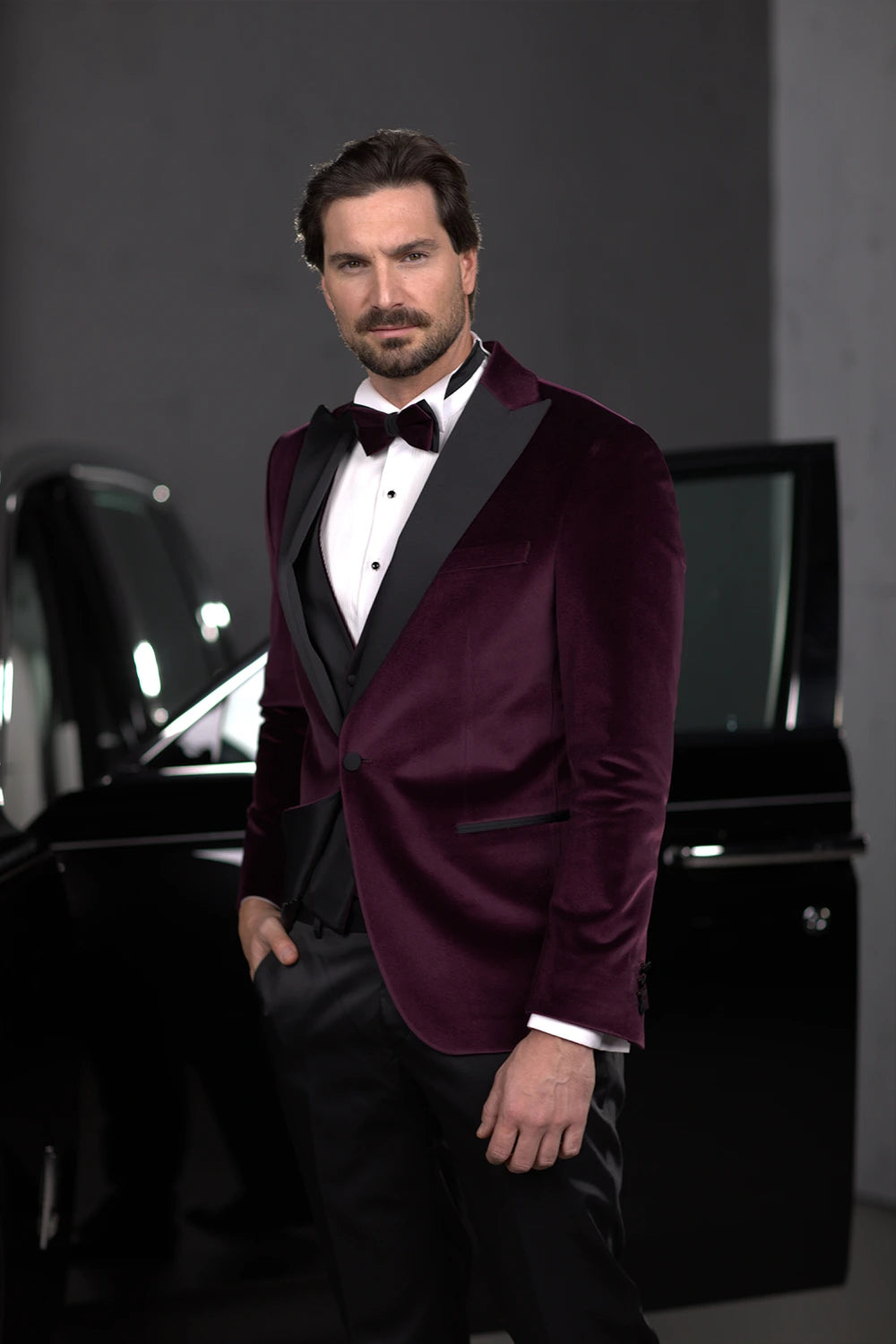 Aubergine Velvet Tuxedo for Men – Luxurious Wedding Gala Suit