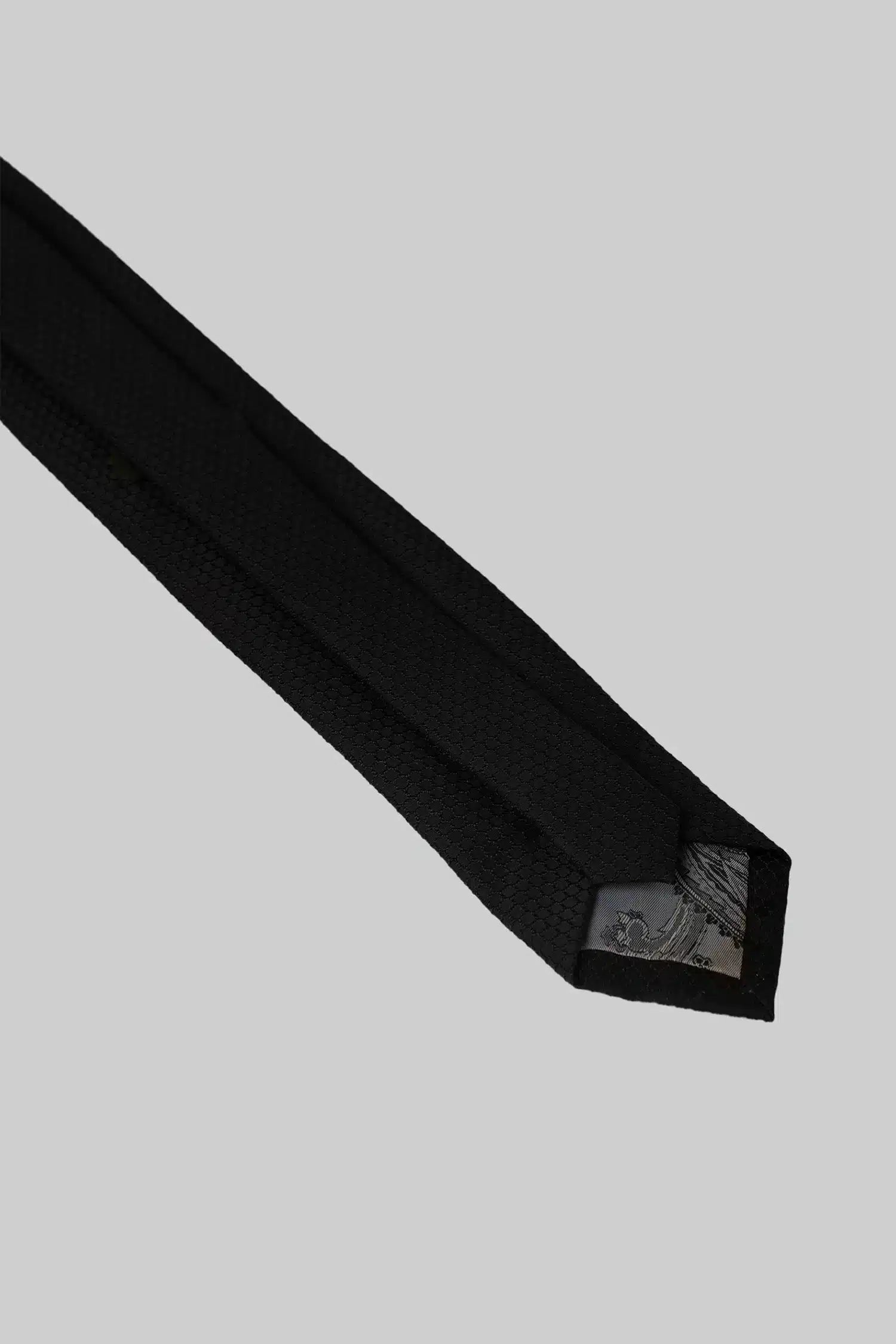 Schwarze Krawatte und Einstecktuch mit strukturiertem Gewebe aus Mikrofaser