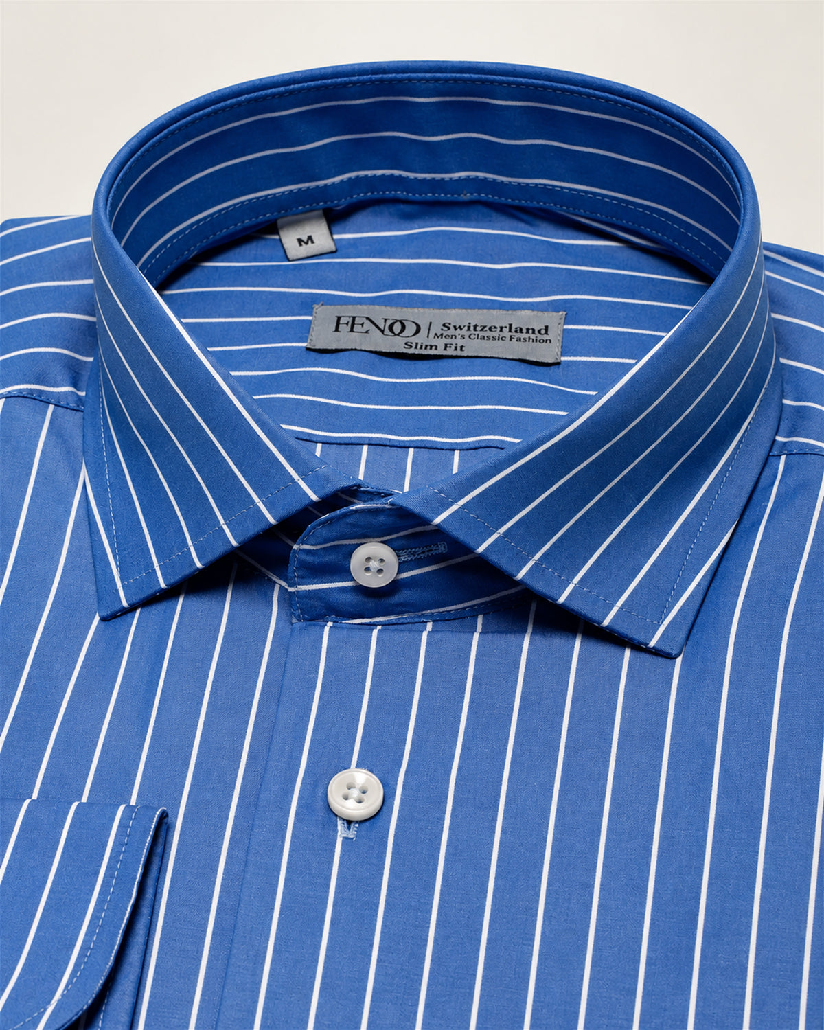 Blaues Slim Fit Baumwollhemd mit weißen Streifen