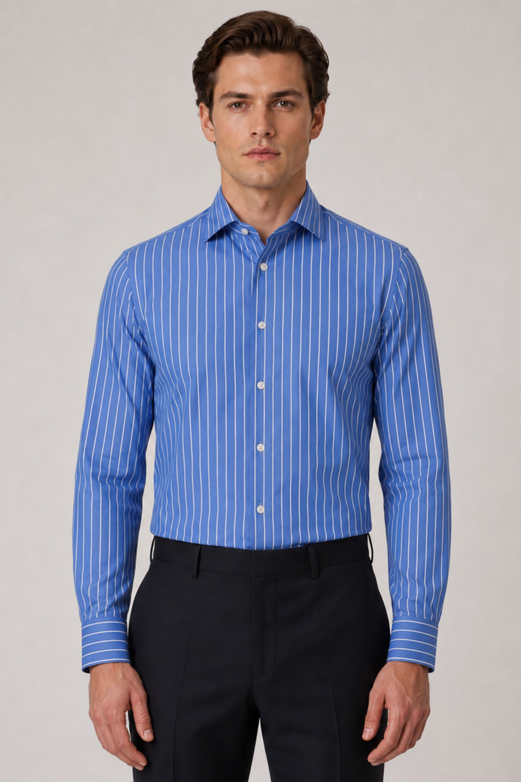 Blaues Slim Fit Baumwollhemd mit weißen Streifen