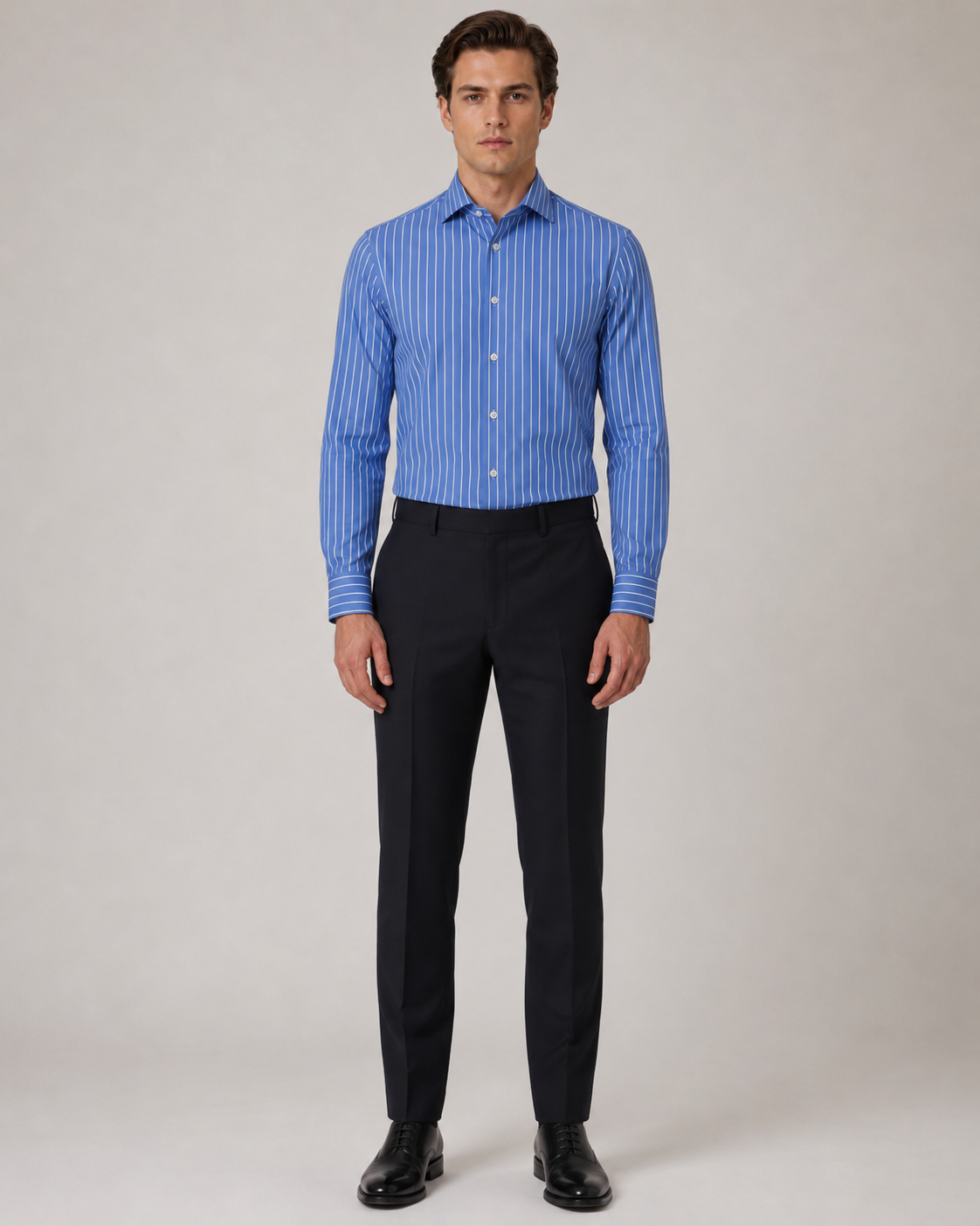 Blaues Slim Fit Baumwollhemd mit weißen Streifen