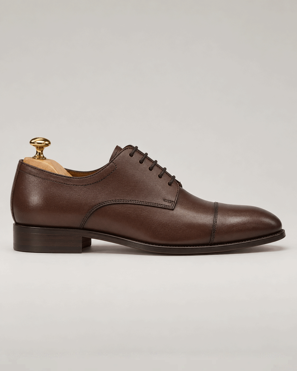 Braune handgefertigte Derby-Schuhe aus Kalbsleder mit Cap Toe