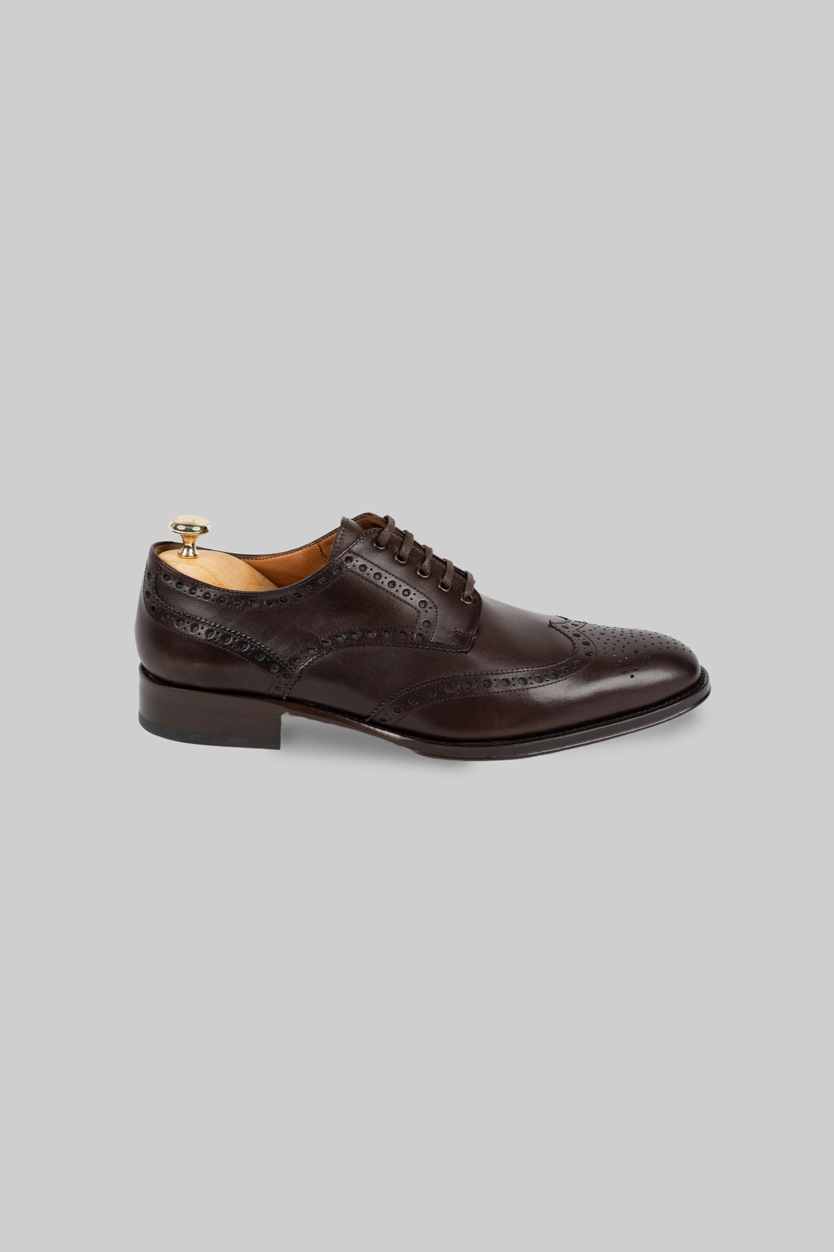 Brauner Lederschuh im Derby-Stil