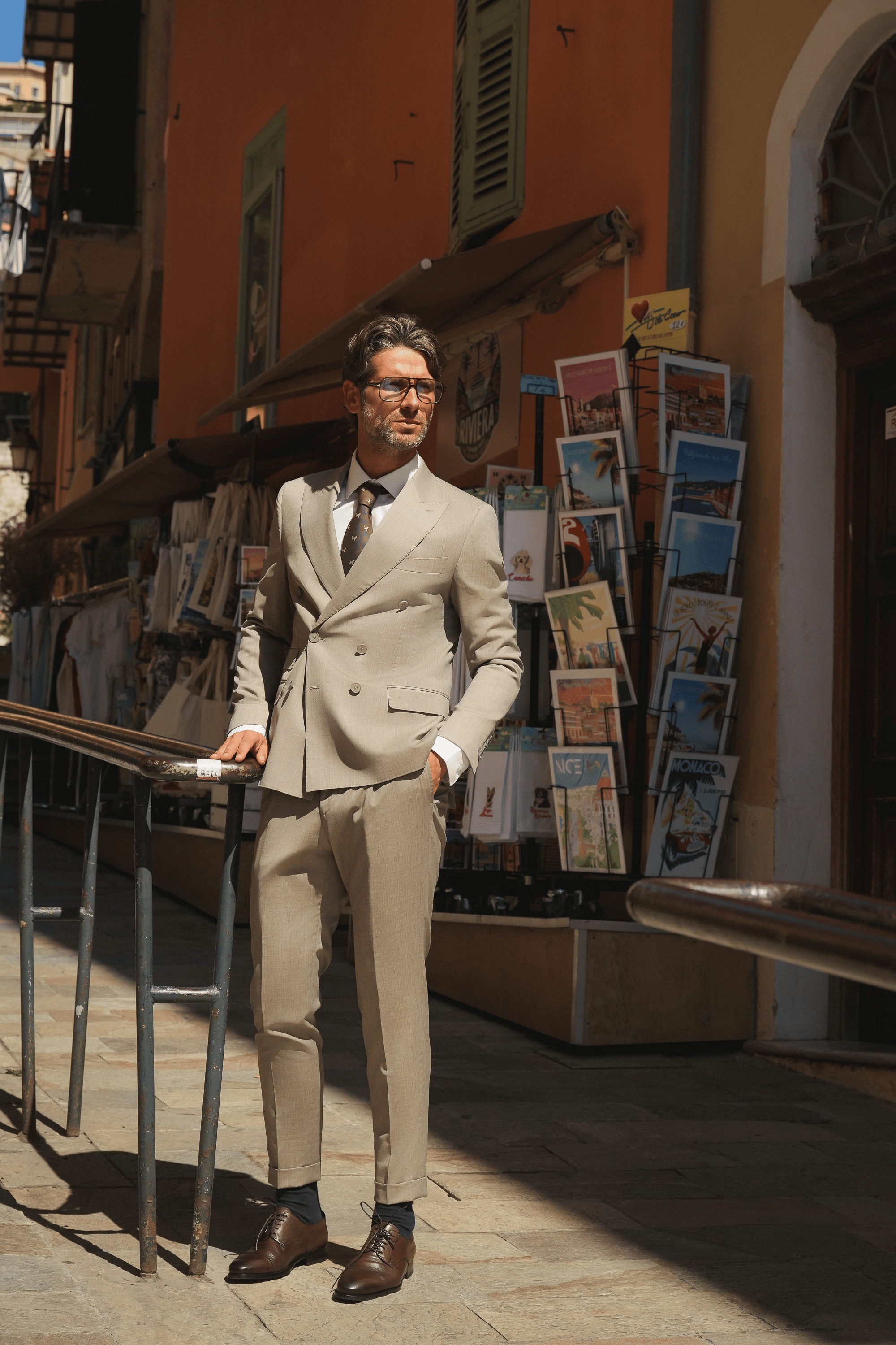 Beiger Slim-Fit Wollanzug mit Zweireiher