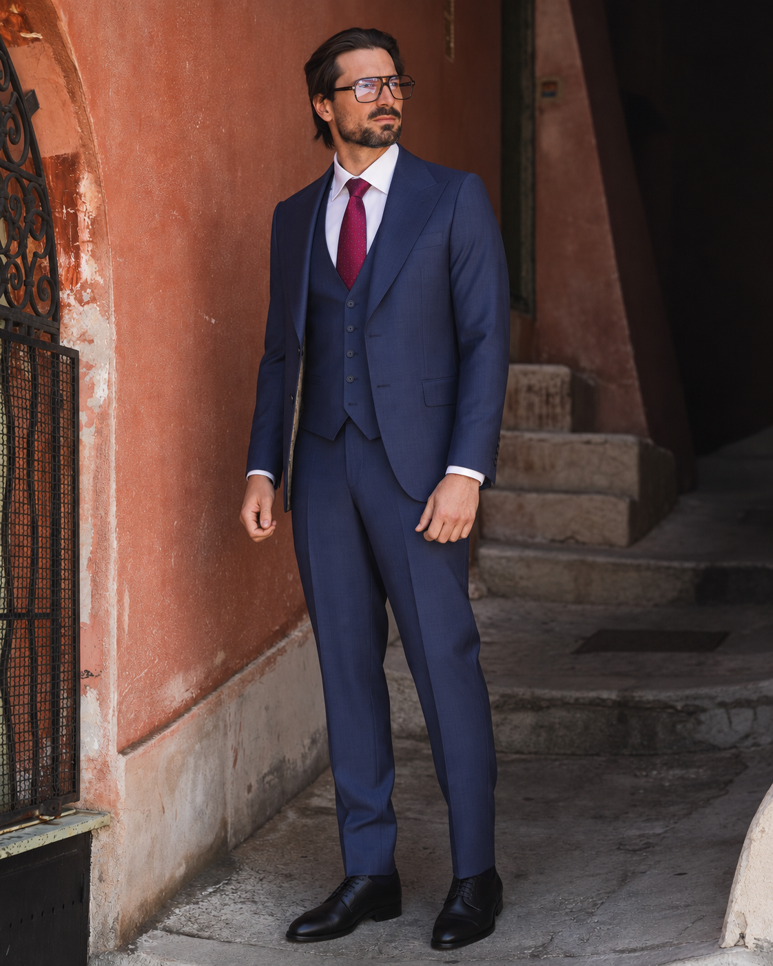 Marineblauer karierter Slim-Fit-Dreiteiler aus Wolle – Ganzkörperansicht am Modell