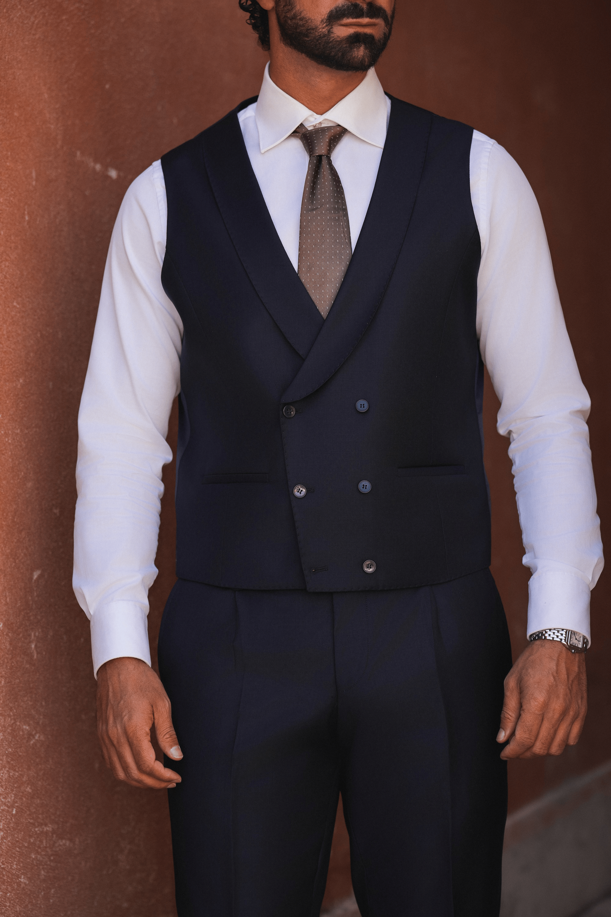 Dark blue slim-fit Super 130's wool suit with single-breasted jacket