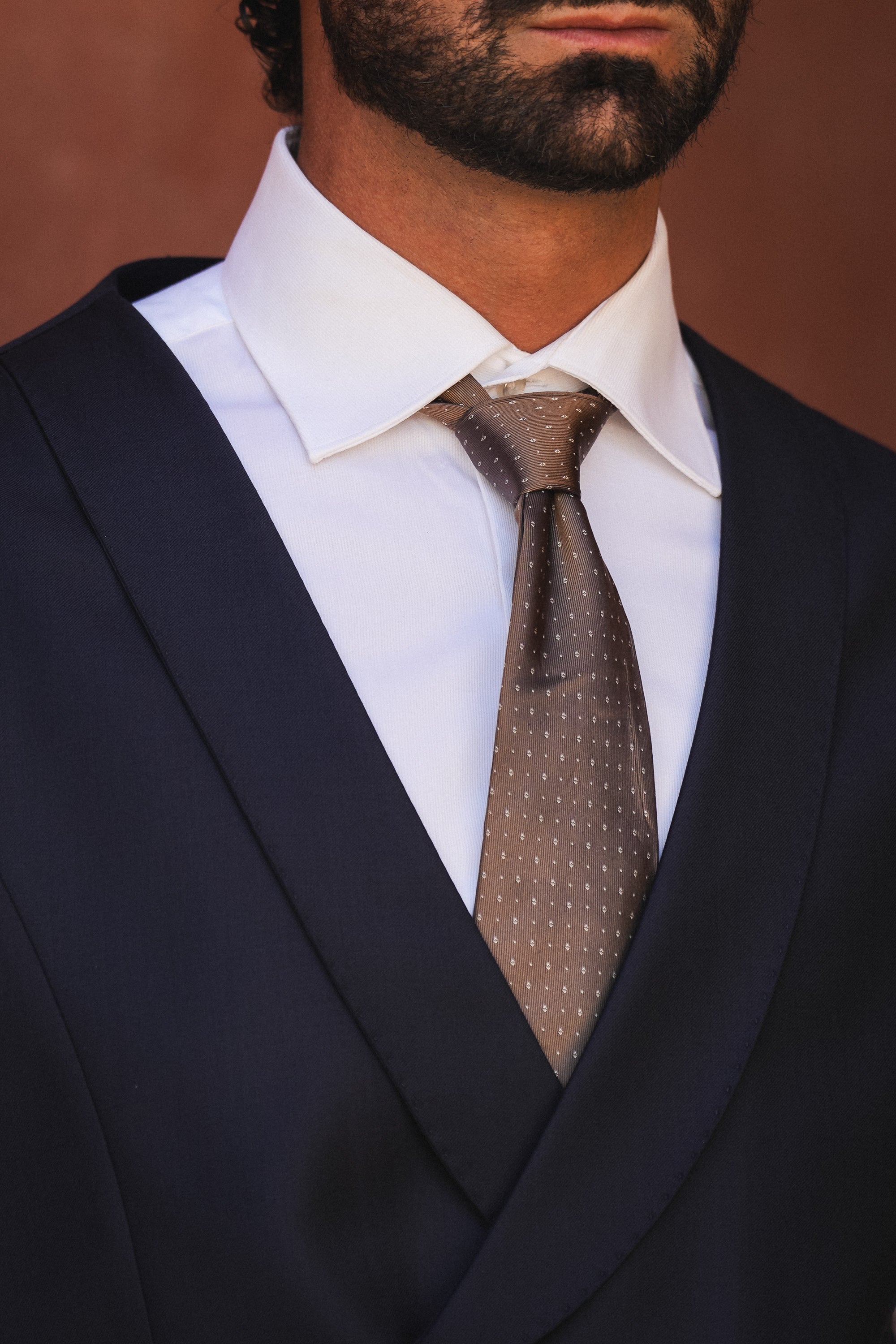 Dark blue slim-fit Super 130's wool suit with single-breasted jacket