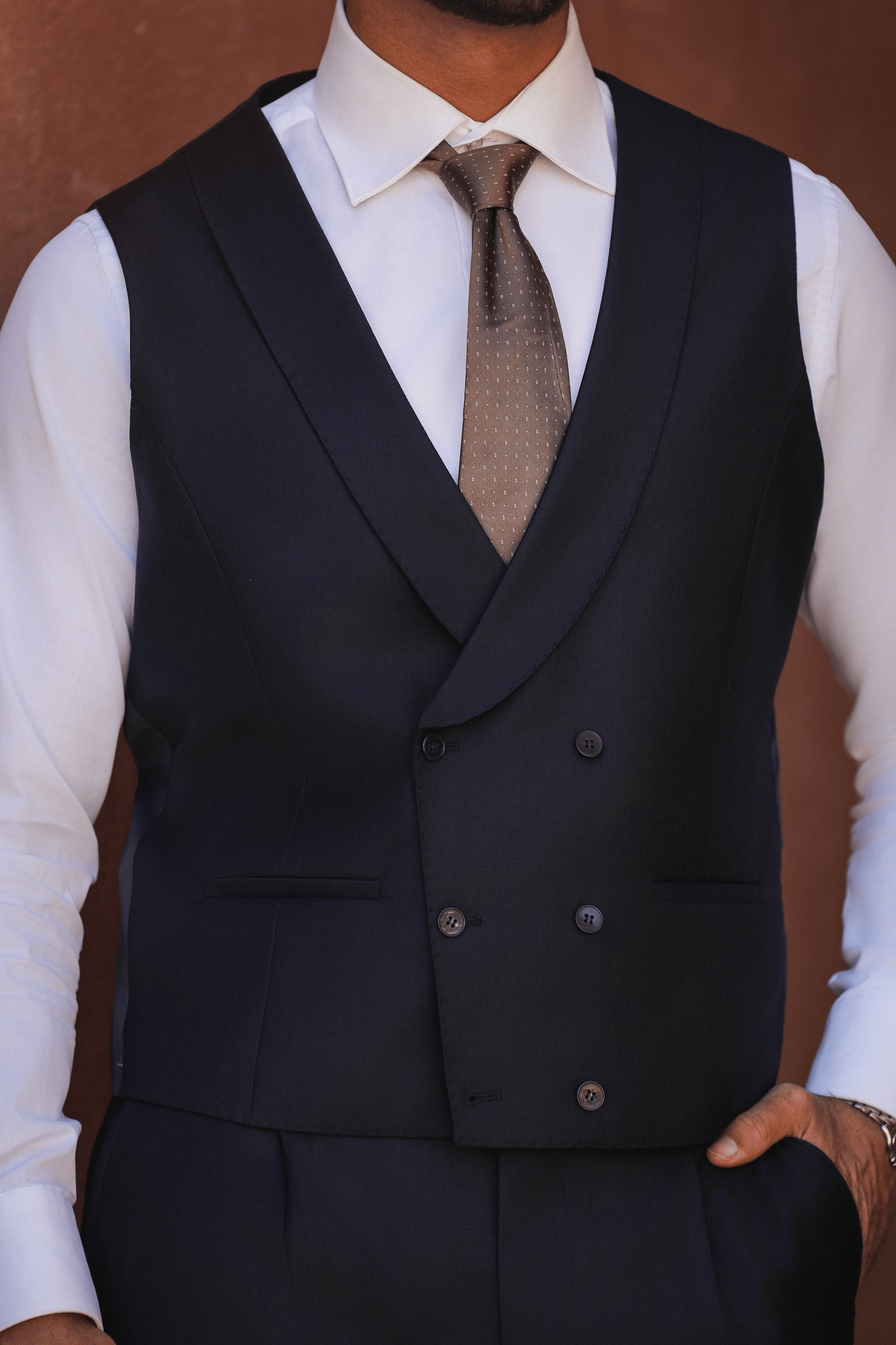 Dark blue slim-fit Super 130's wool suit with single-breasted jacket
