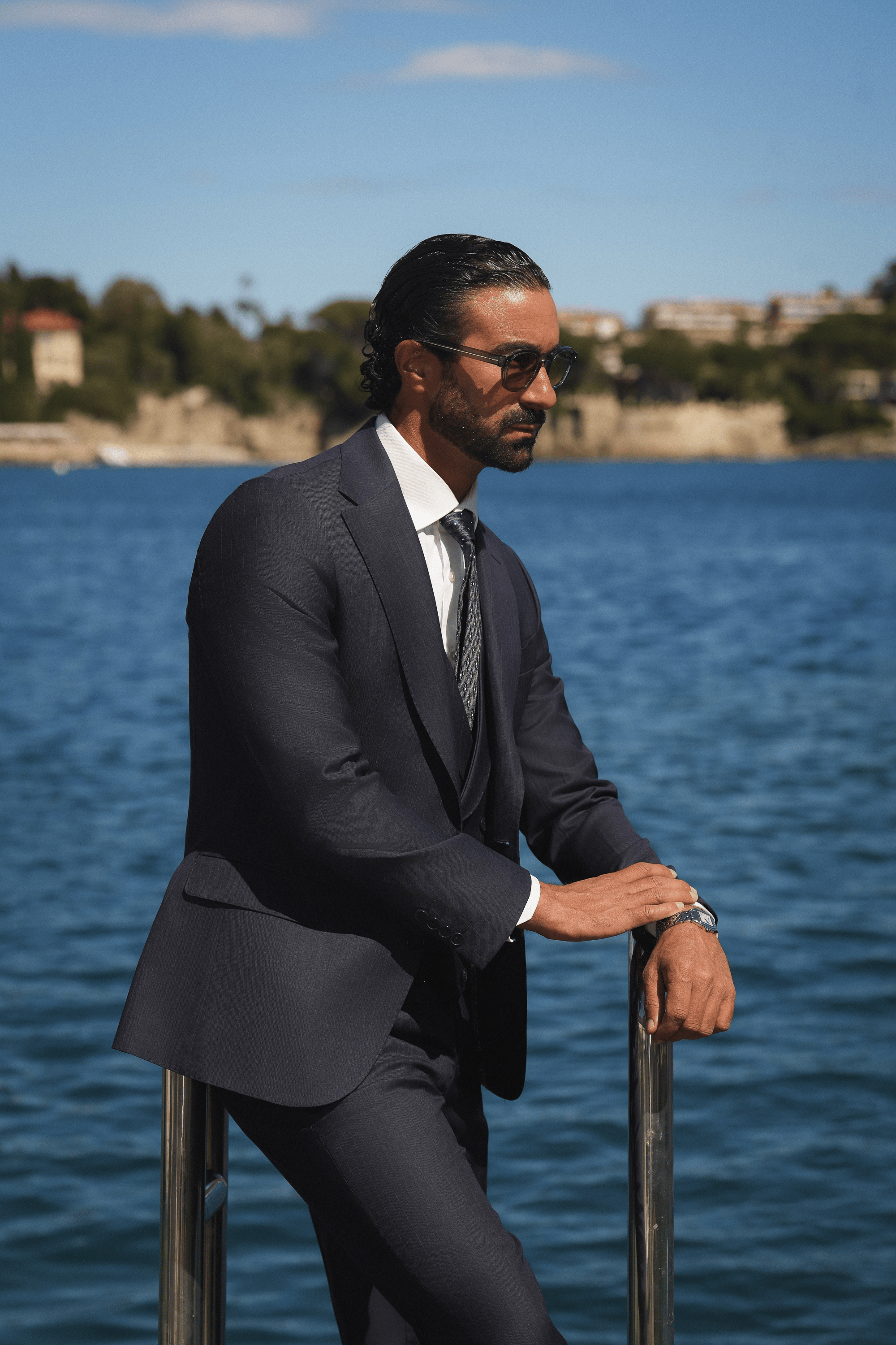 Dunkelblauer Slim-Fit Super 130’s Wollanzug mit Nadelstreifen und Einreiher