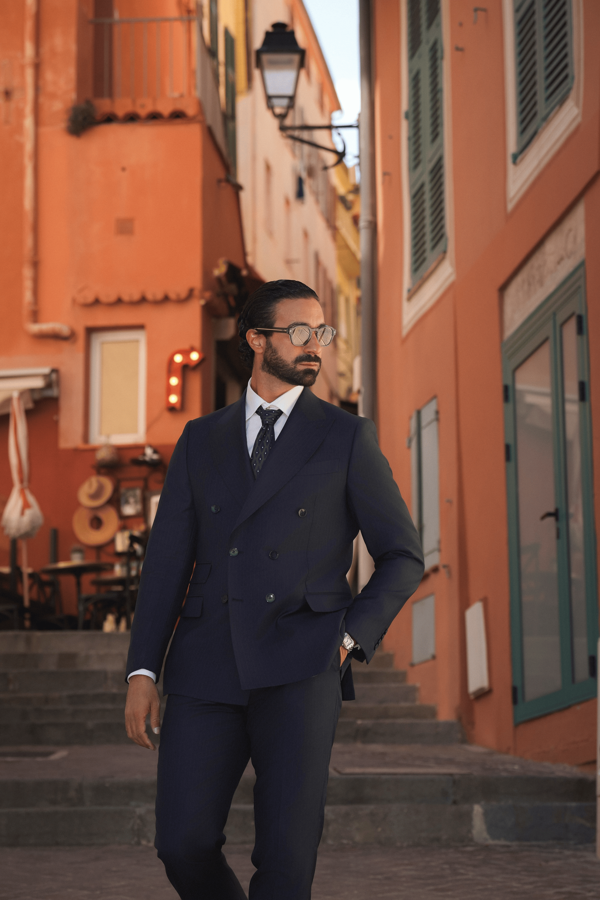 Dunkelblauer Slim-Fit Super 130’s Wollanzug mit Nadelstreifen und Zweireiher