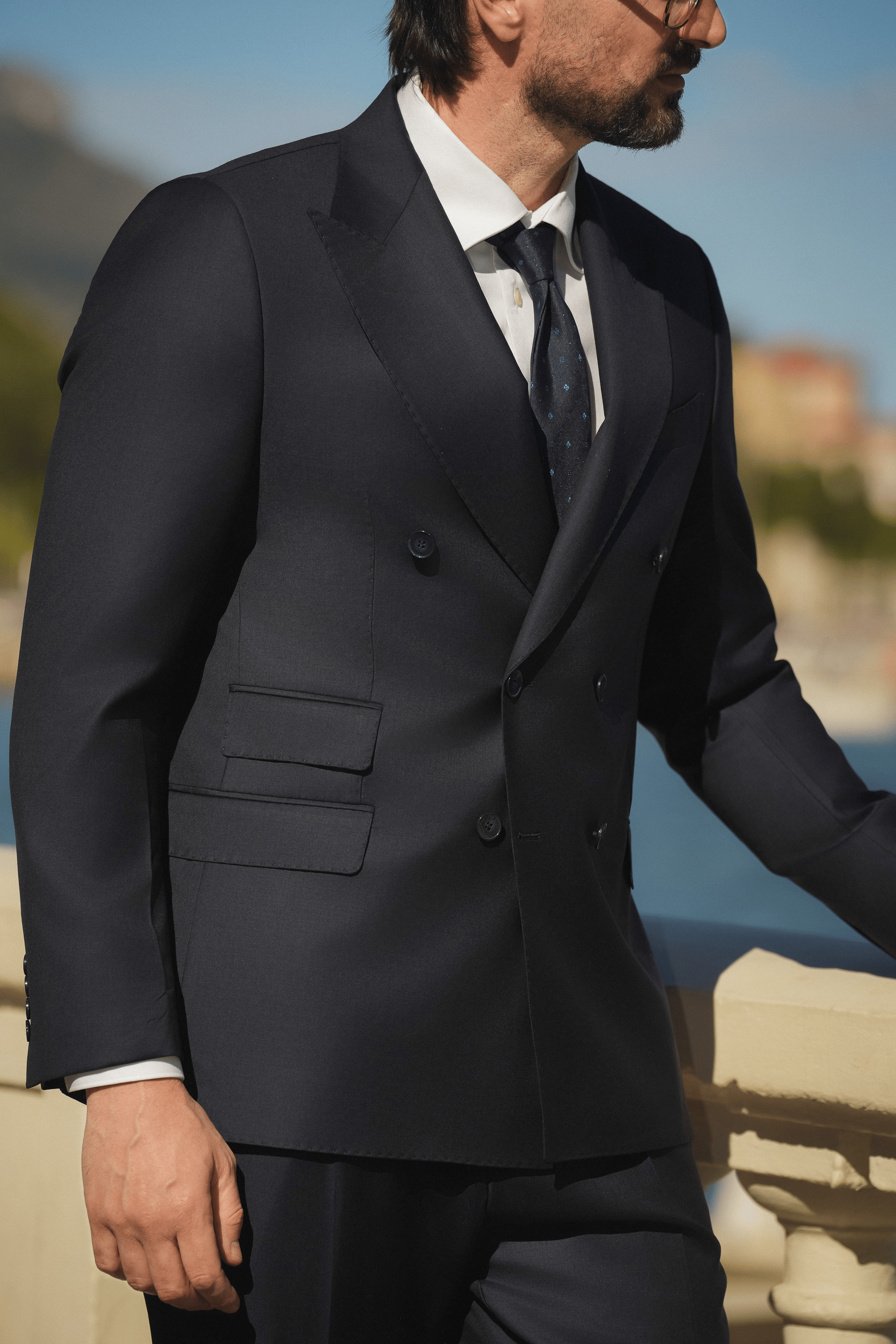 Dunkelblauer Slim-Fit Super 130’s Wollanzug mit Zweireiher